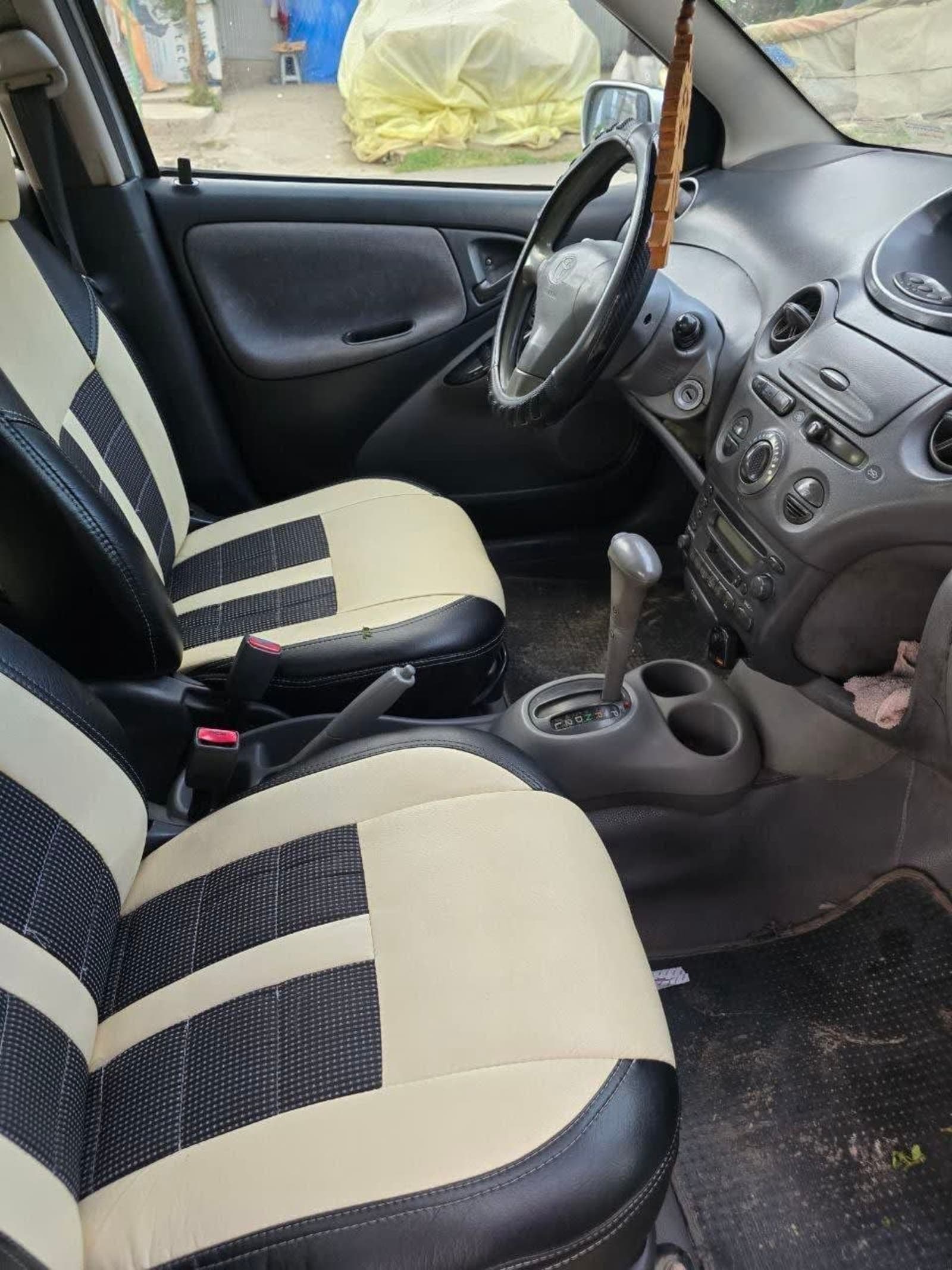 2001 Toyota Vitz — photo 5