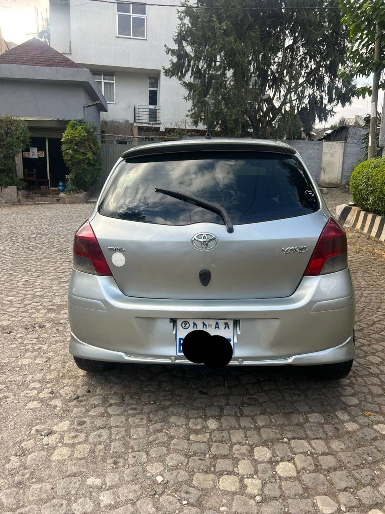 2010 Toyota Yaris Compact — photo 1