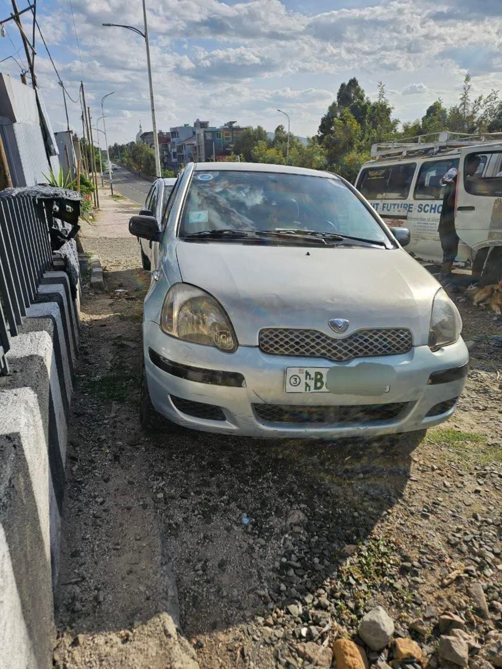 2004 Toyota Vitz — photo 1