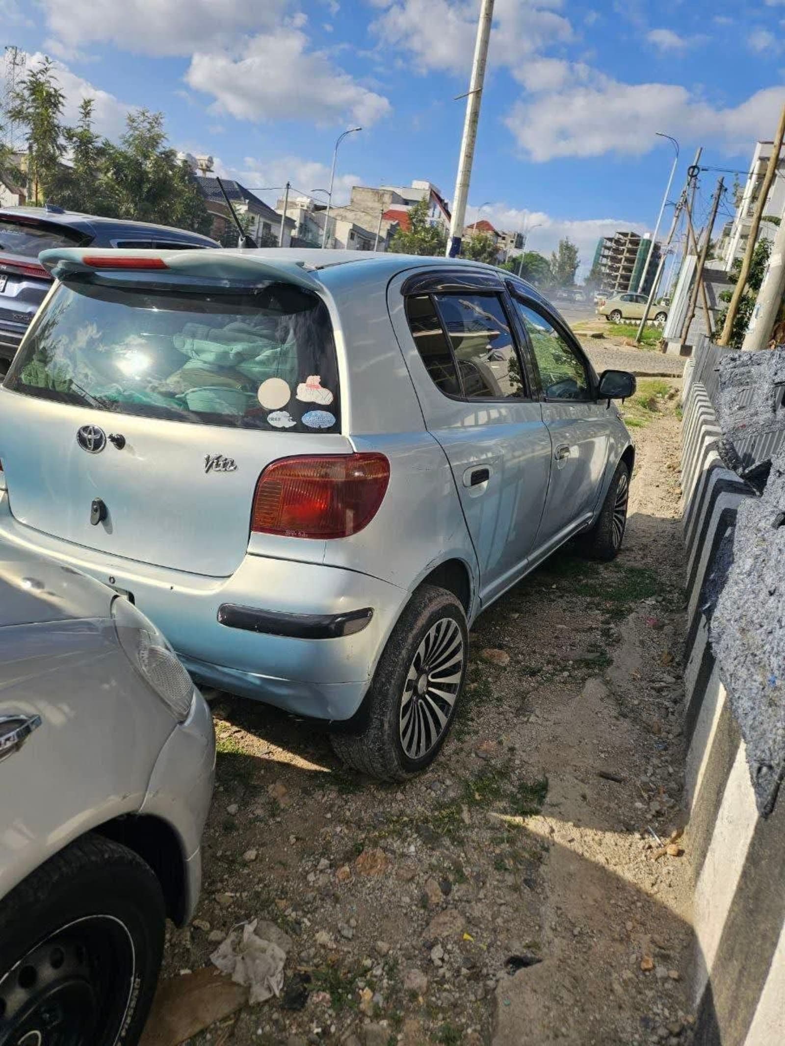 2004 Toyota Vitz — photo 3