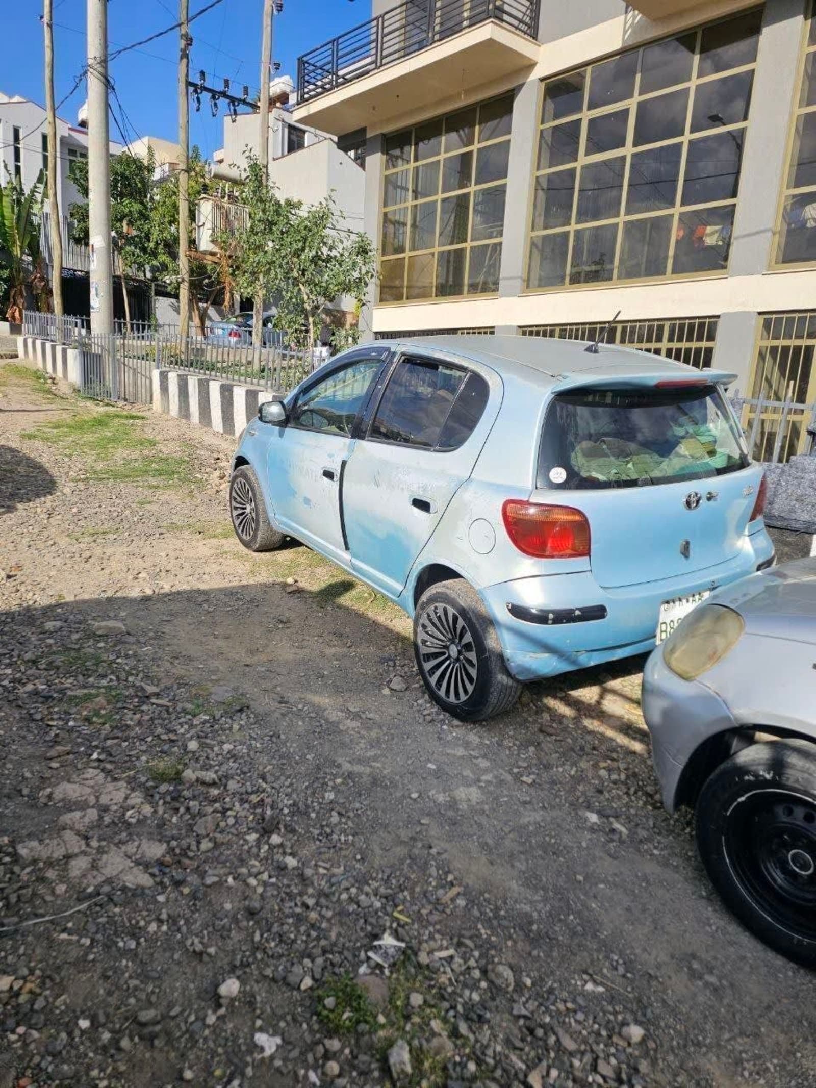 2004 Toyota Vitz — photo 4