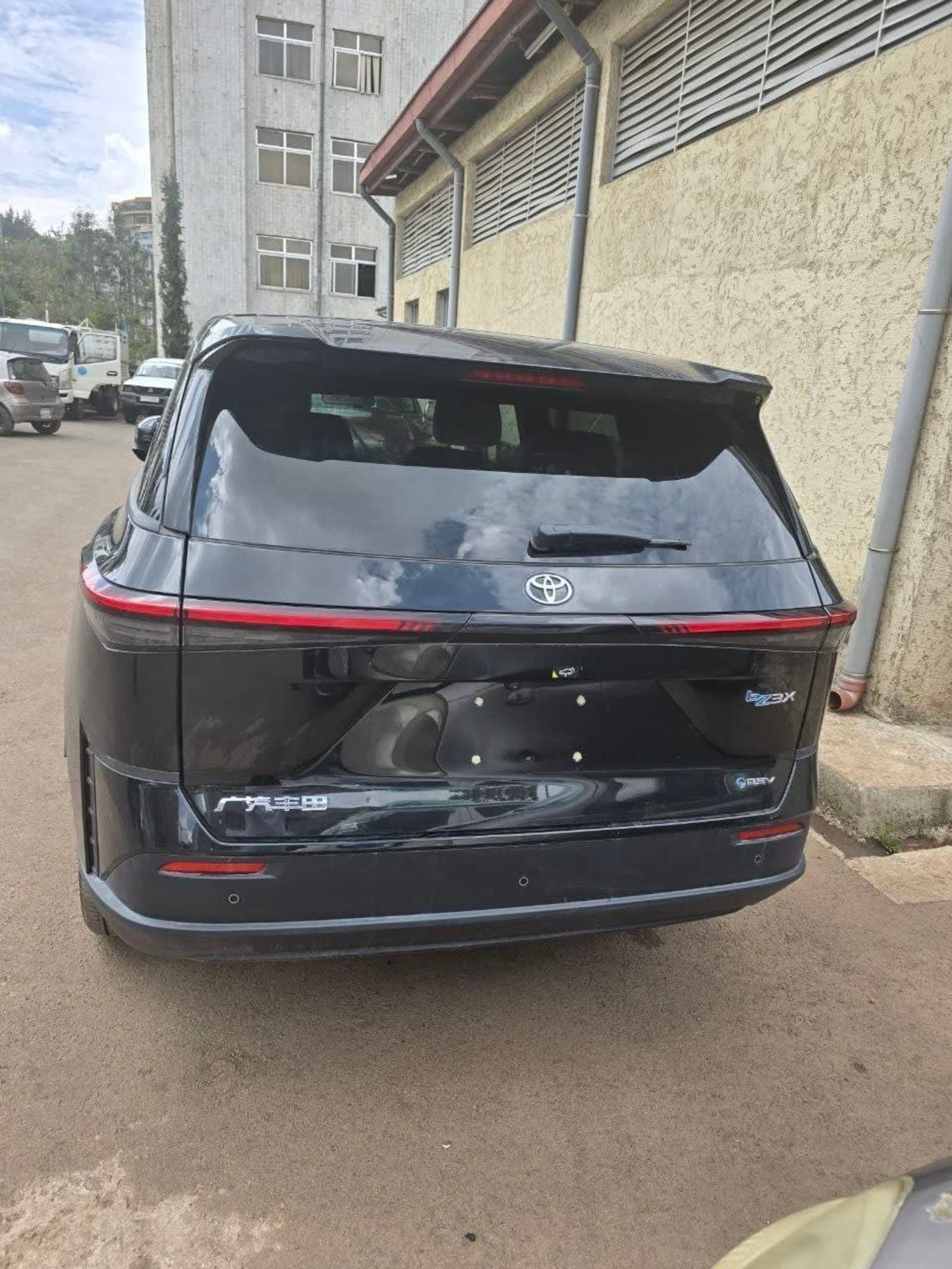2025 Toyota Bz3x Short Range — photo 3