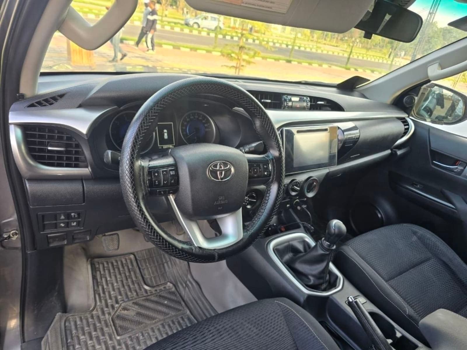2016 Toyota Hilux Extra Cab — photo 2