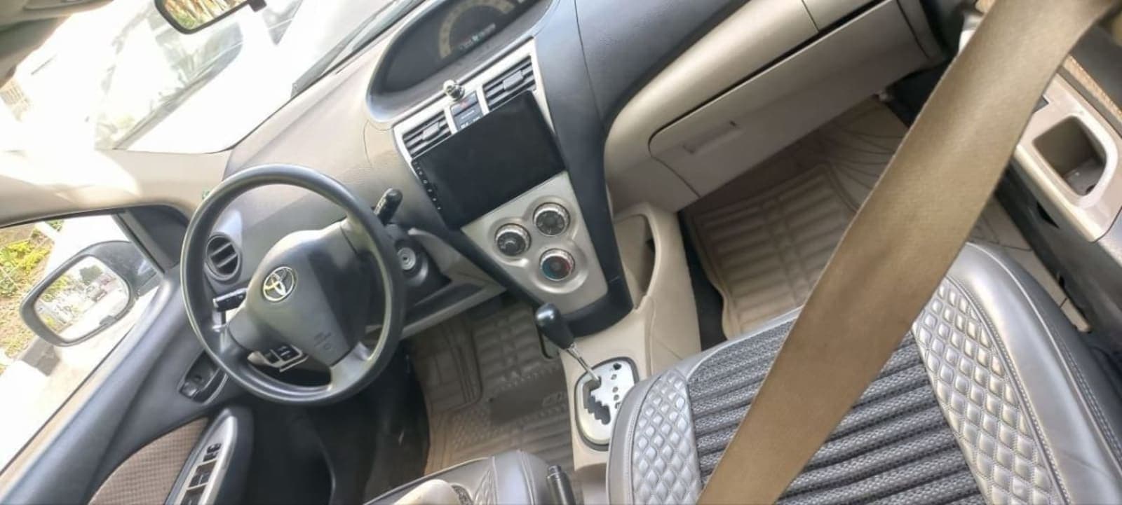 2008 Toyota Belta — photo 2