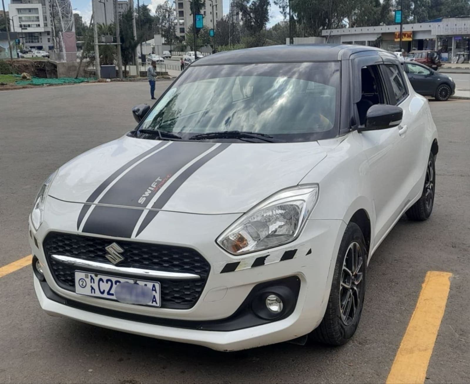 2022 Suzuki Swift — photo 1
