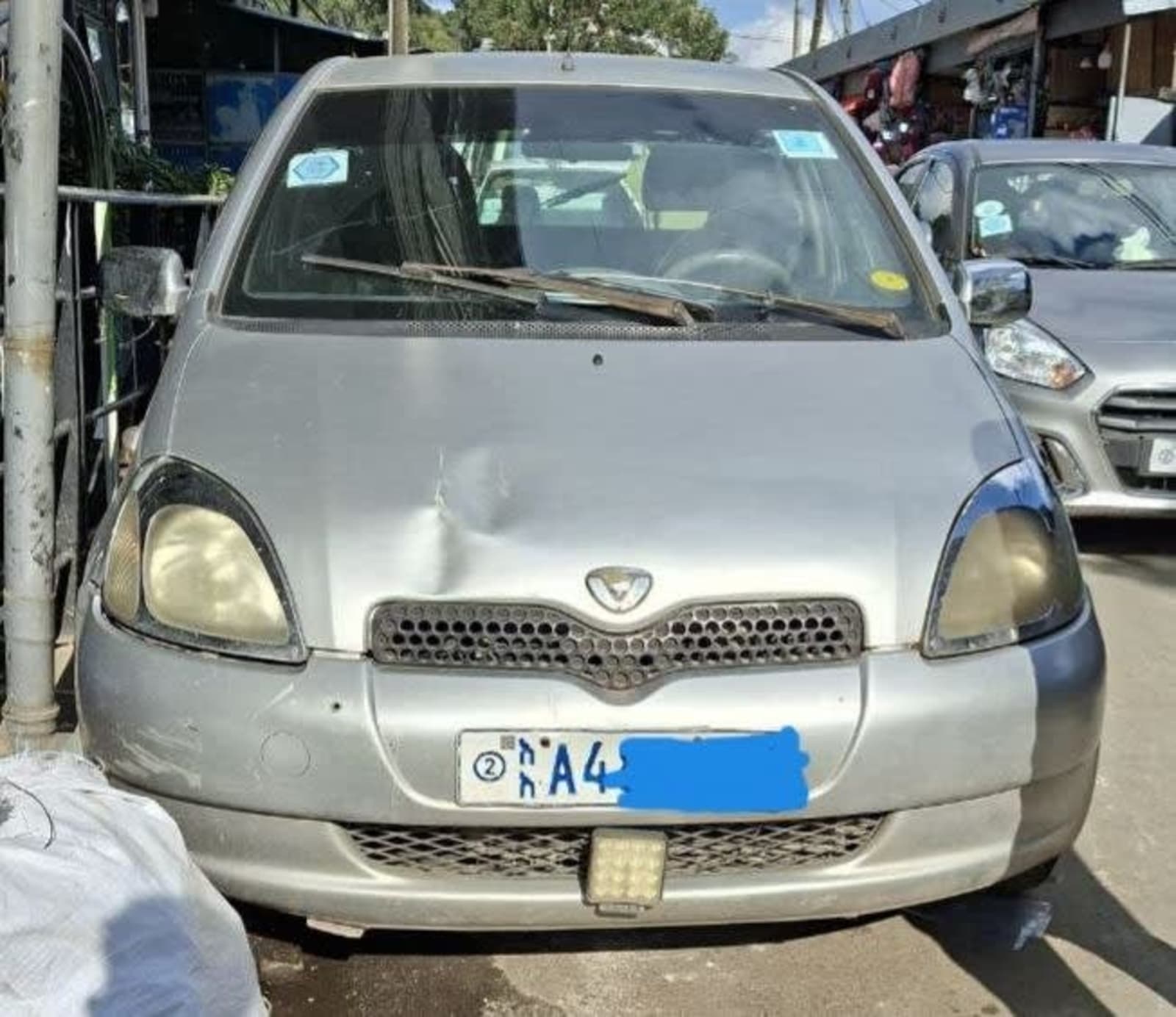 2001 Toyota Vitz — photo 1