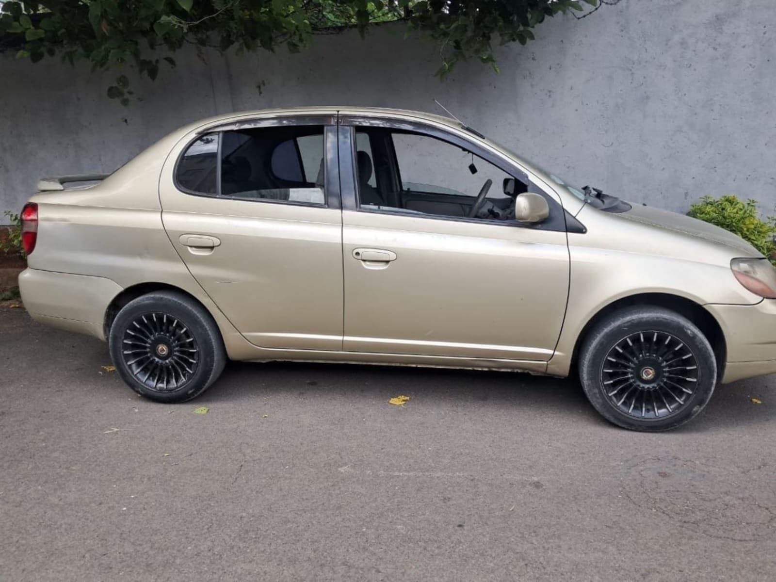 2001 Toyota Platz — photo 3
