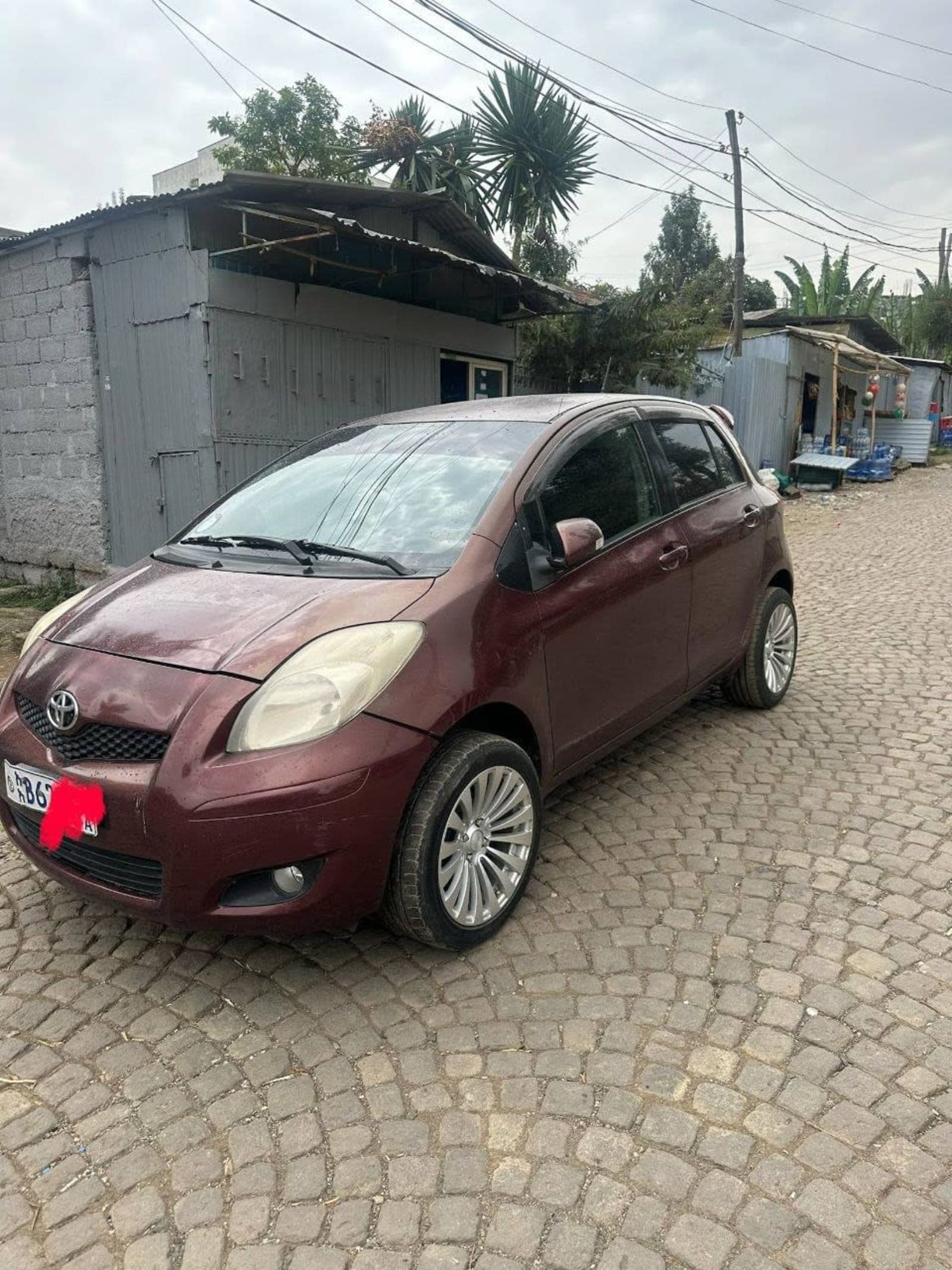 2010 Toyota Yaris Compact — photo 1