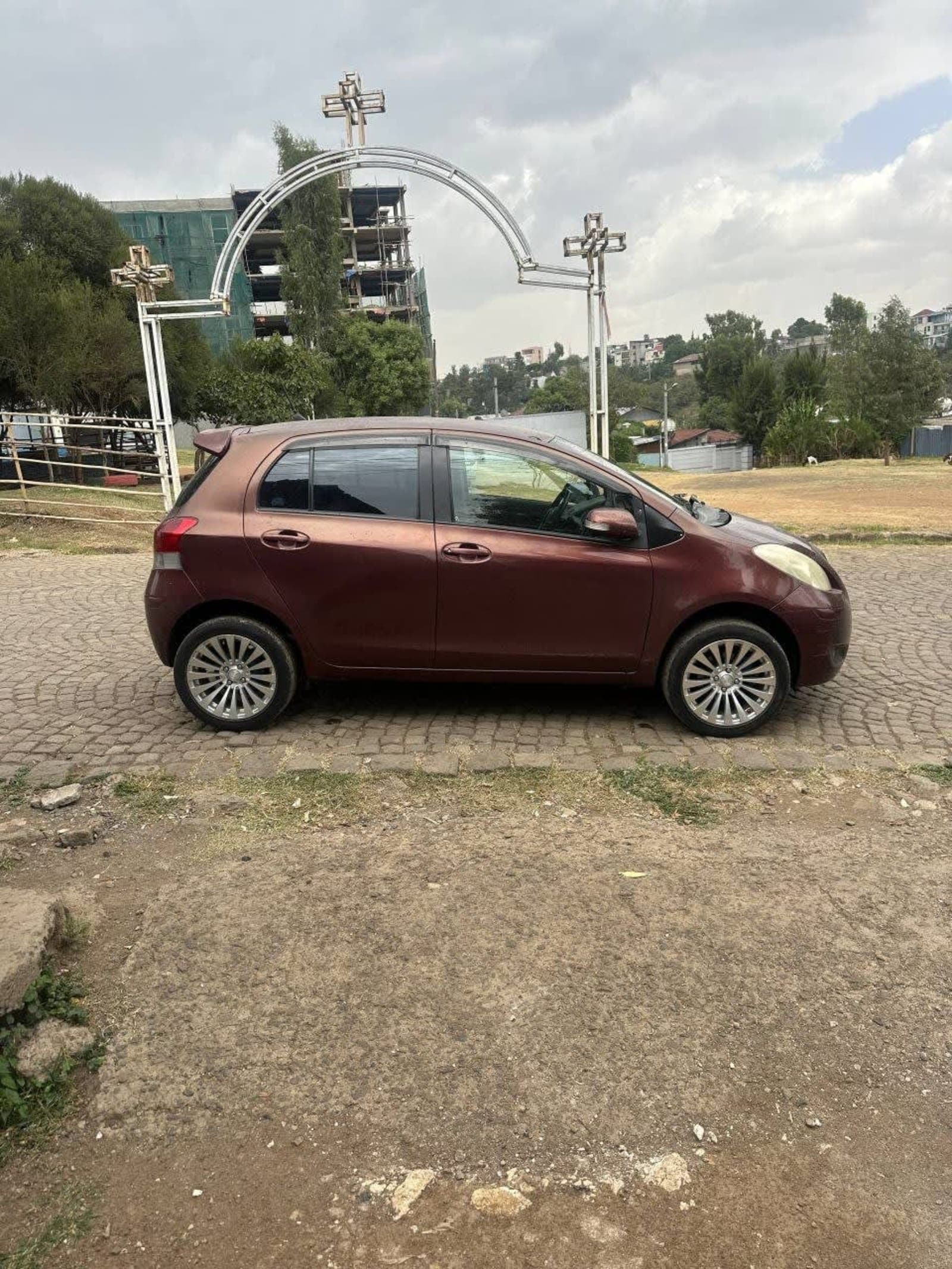 2010 Toyota Yaris Compact — photo 2