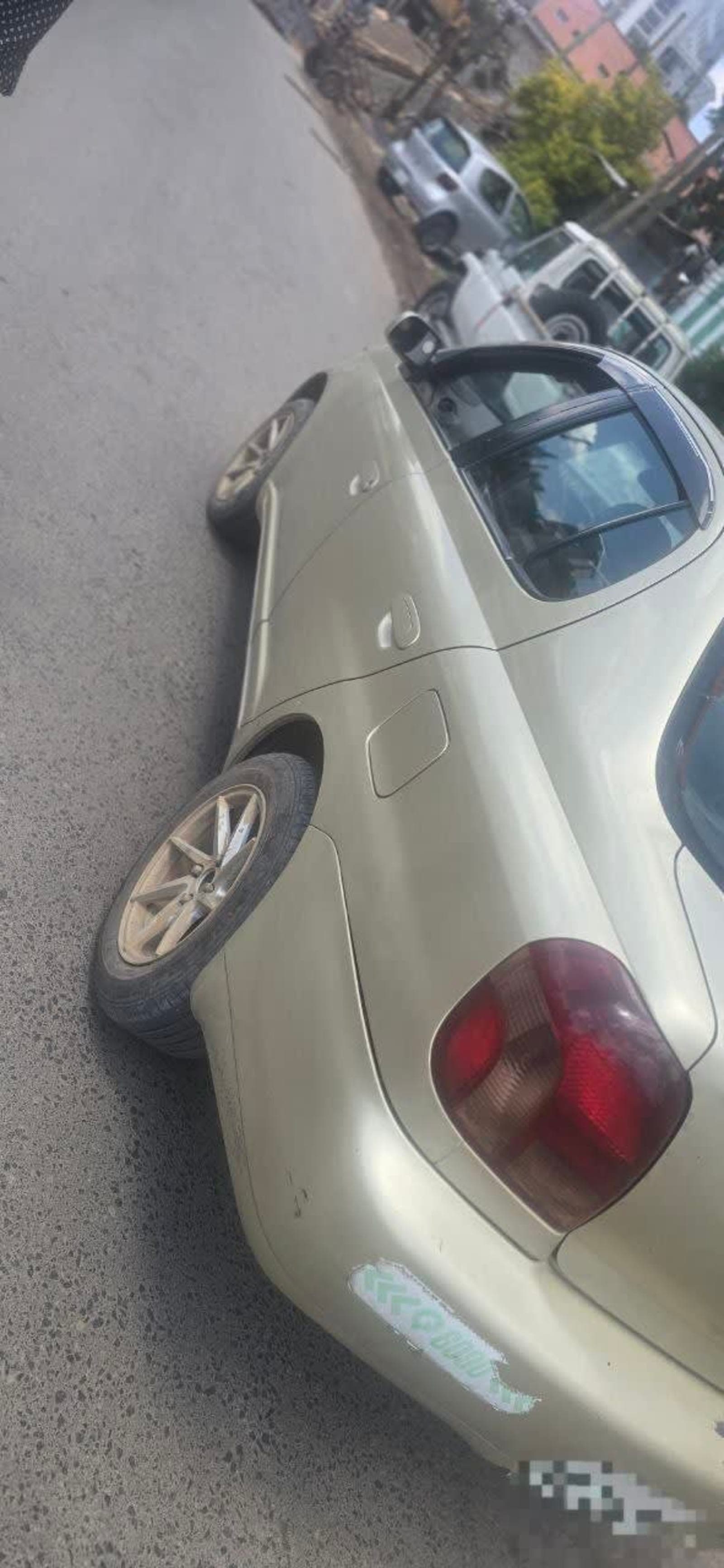 2003 Toyota Platz — photo 1