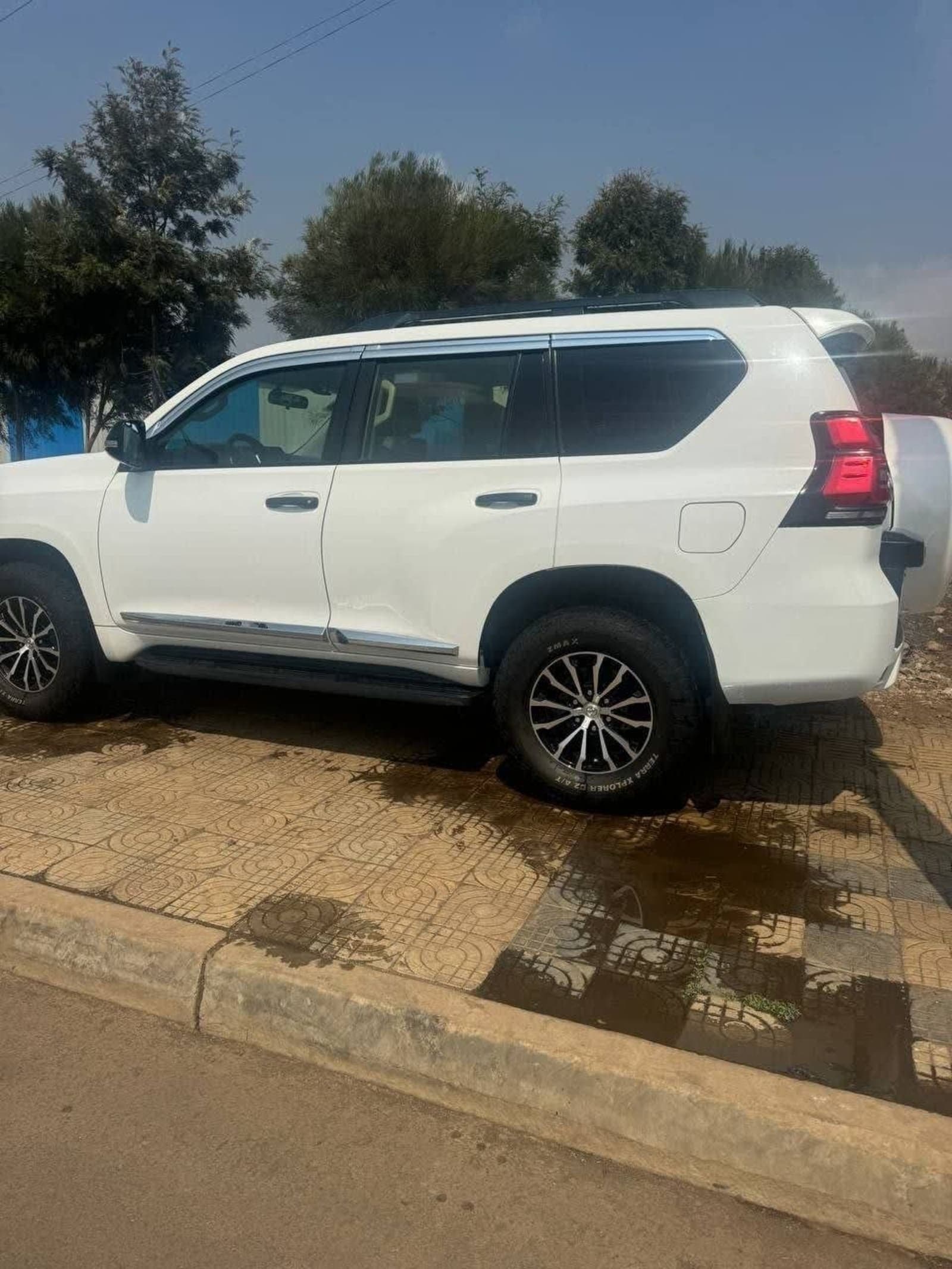 2018 Toyota Land-cruiser Prado — photo 3