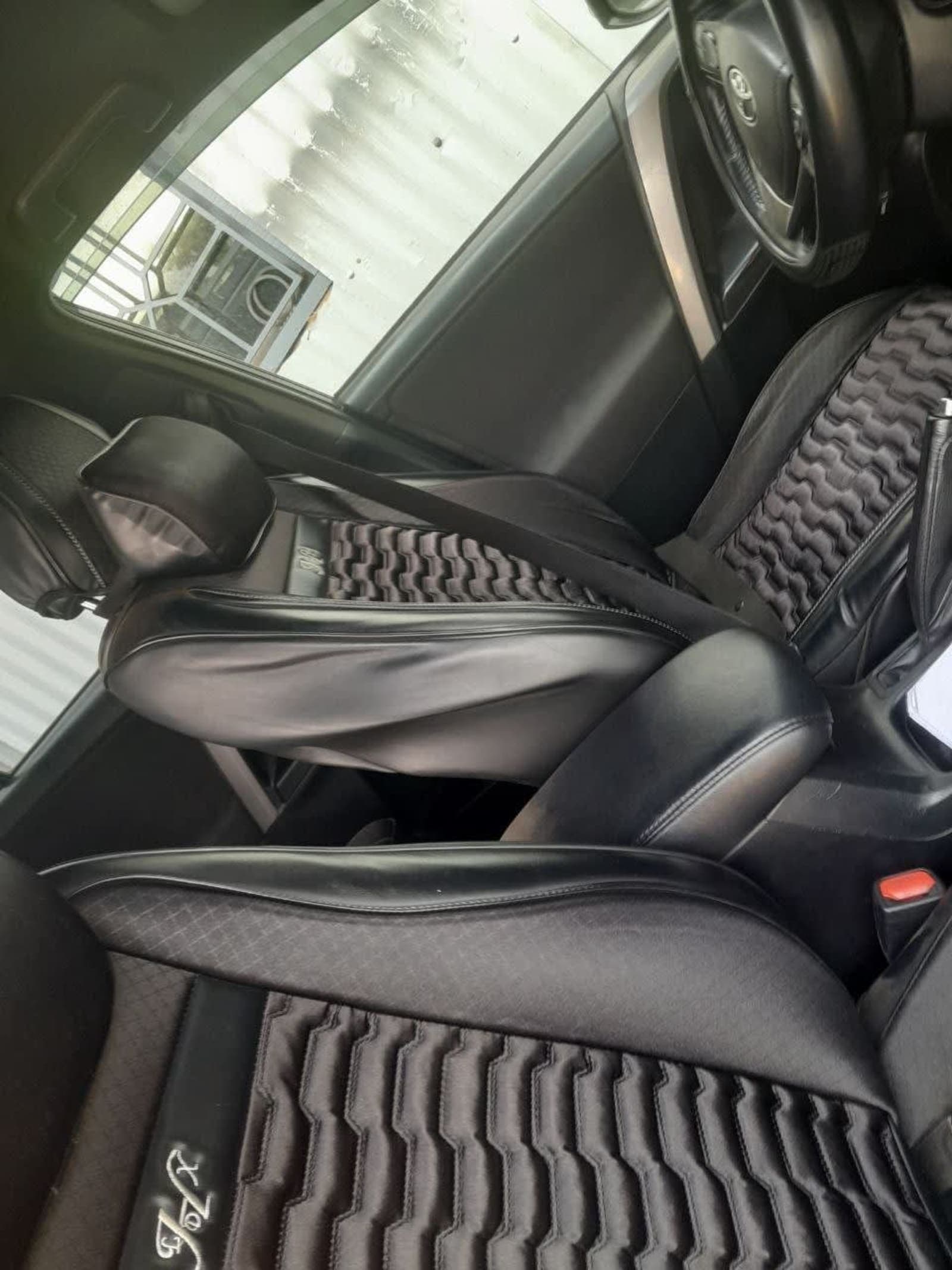 2017 Toyota Rav4 — photo 2