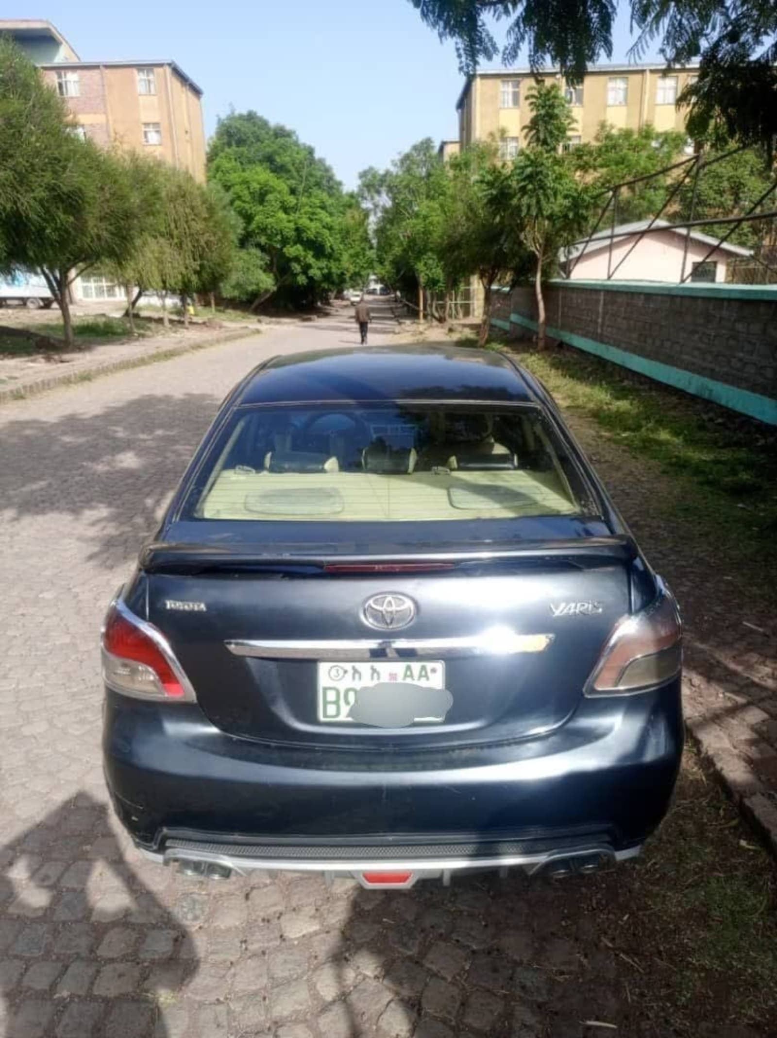 2009 Toyota Yaris Sedan — photo 2