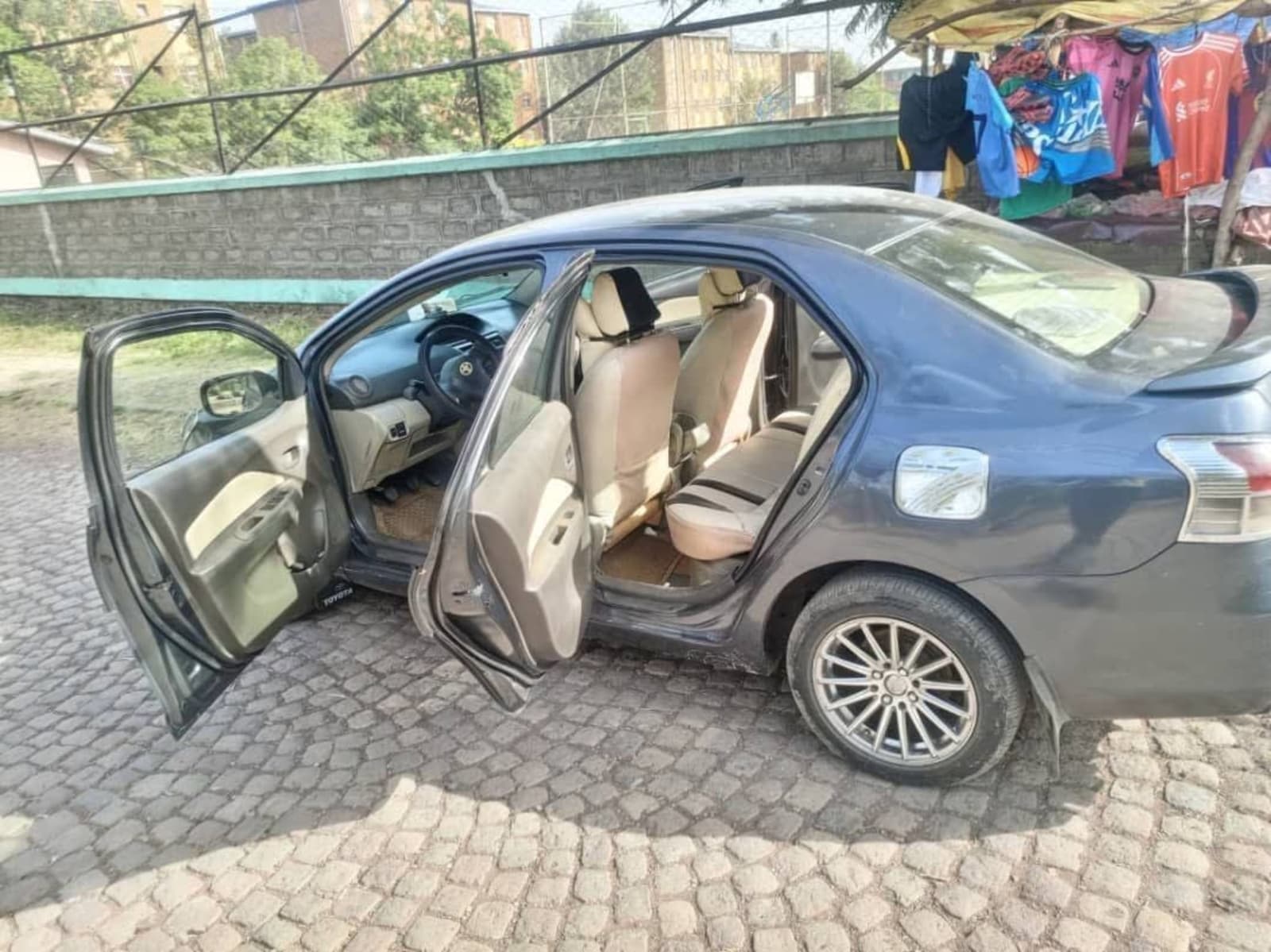 2009 Toyota Yaris Sedan — photo 3