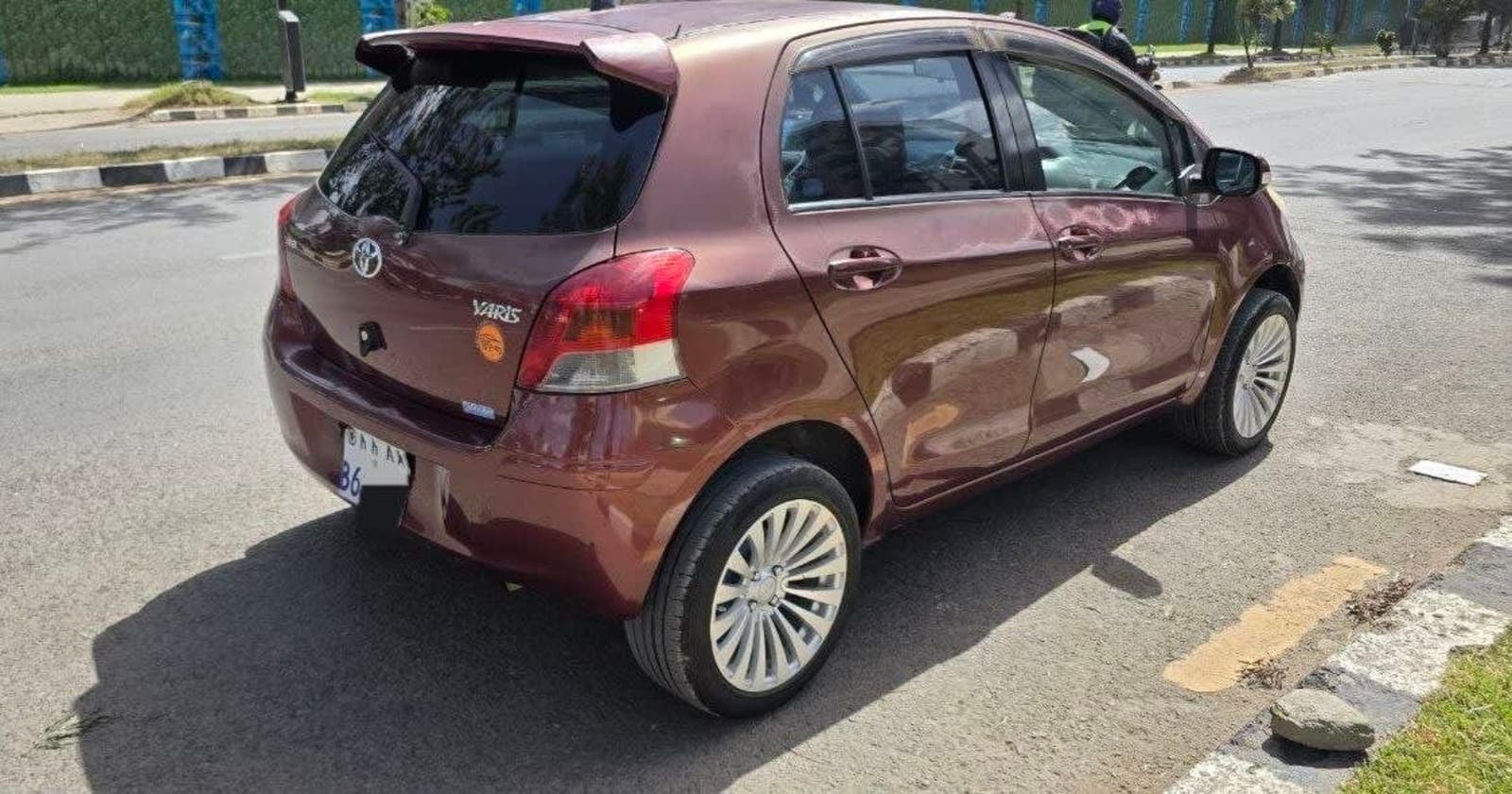 2010 Toyota Yaris Compact — photo 7