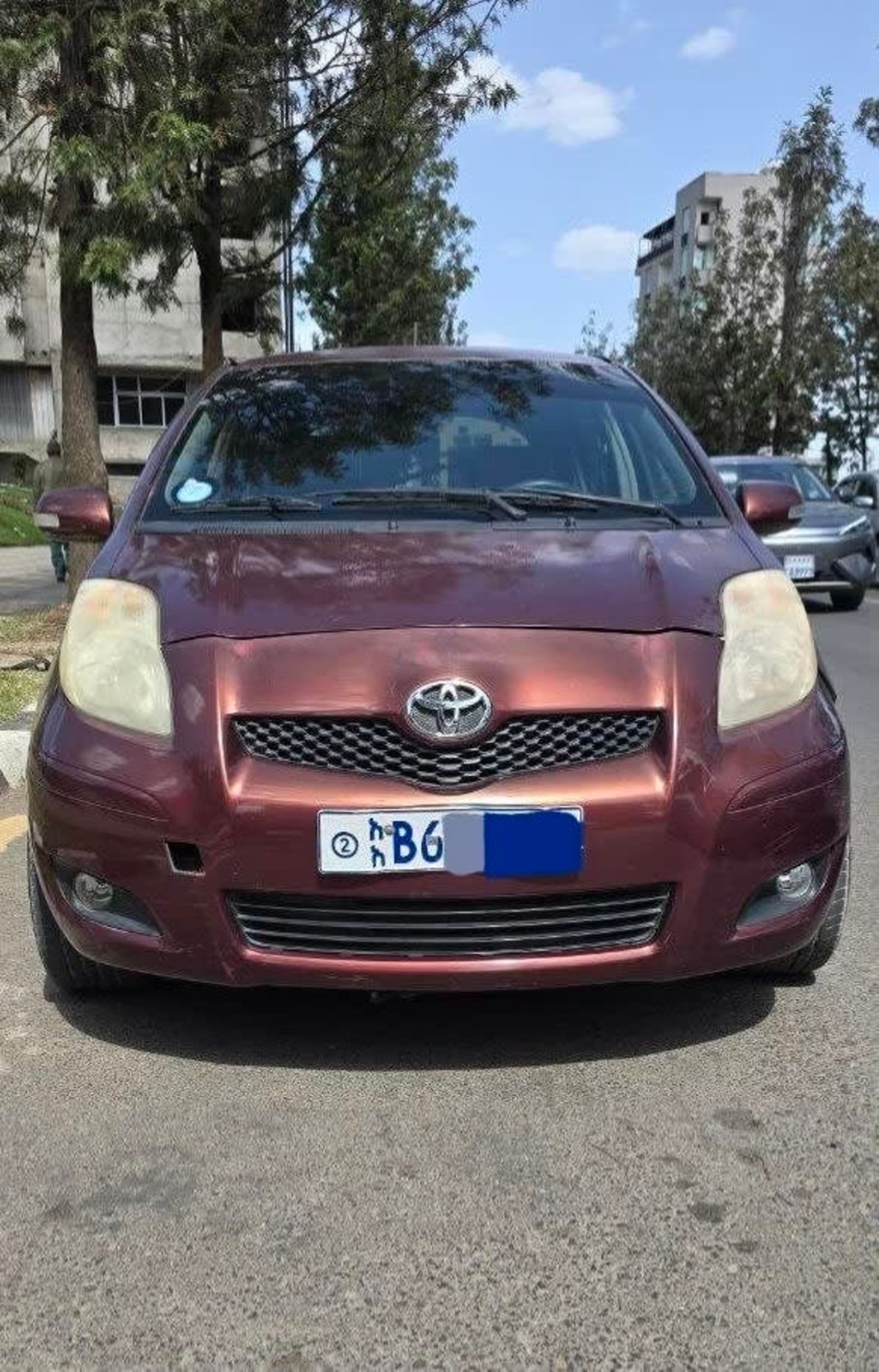 2010 Toyota Yaris Compact — photo 8