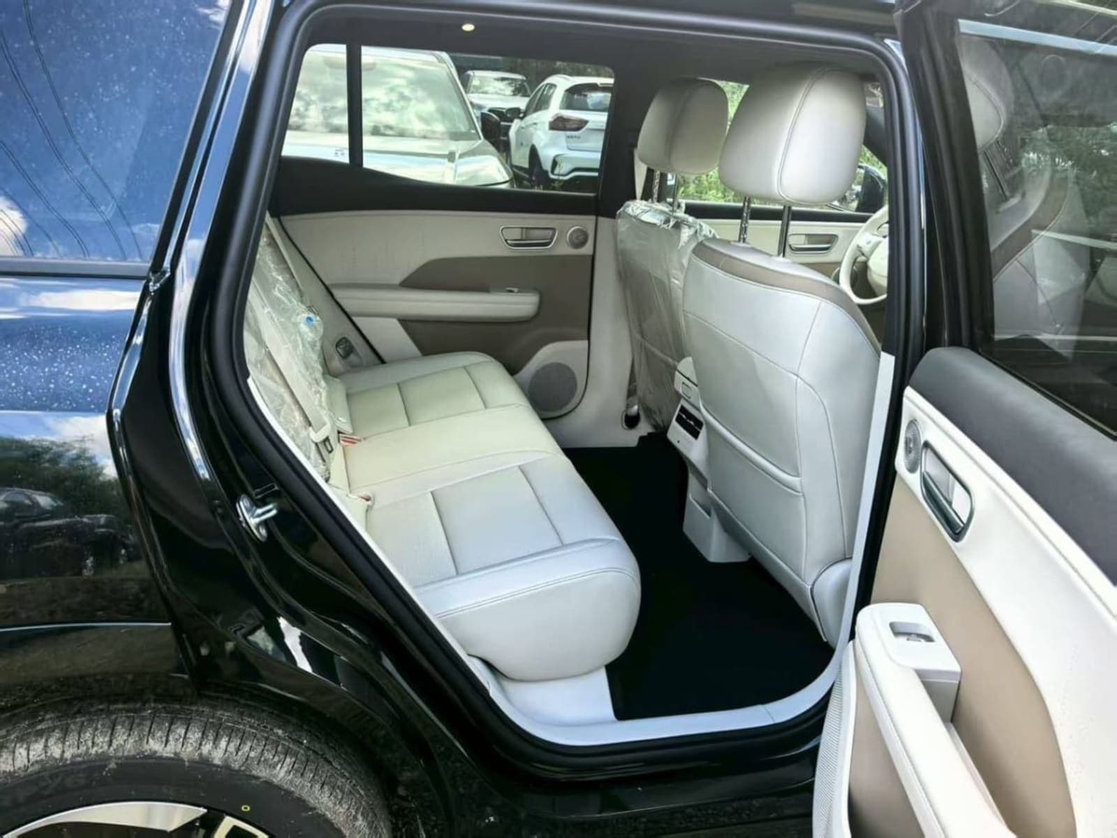2025 Toyota Bz3x — photo 2