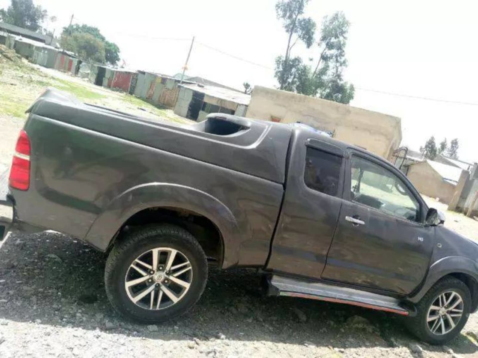 2010 Toyota Hilux Single Cab โ photo 2
