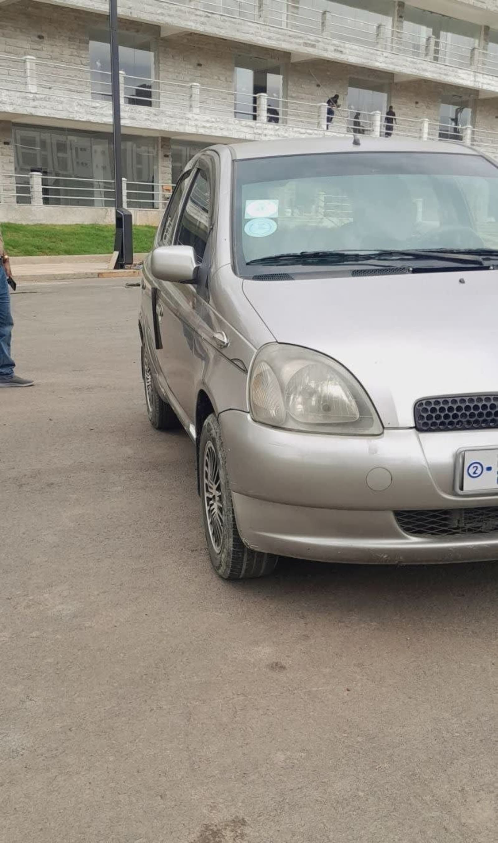 2001 Toyota Vitz — photo 1