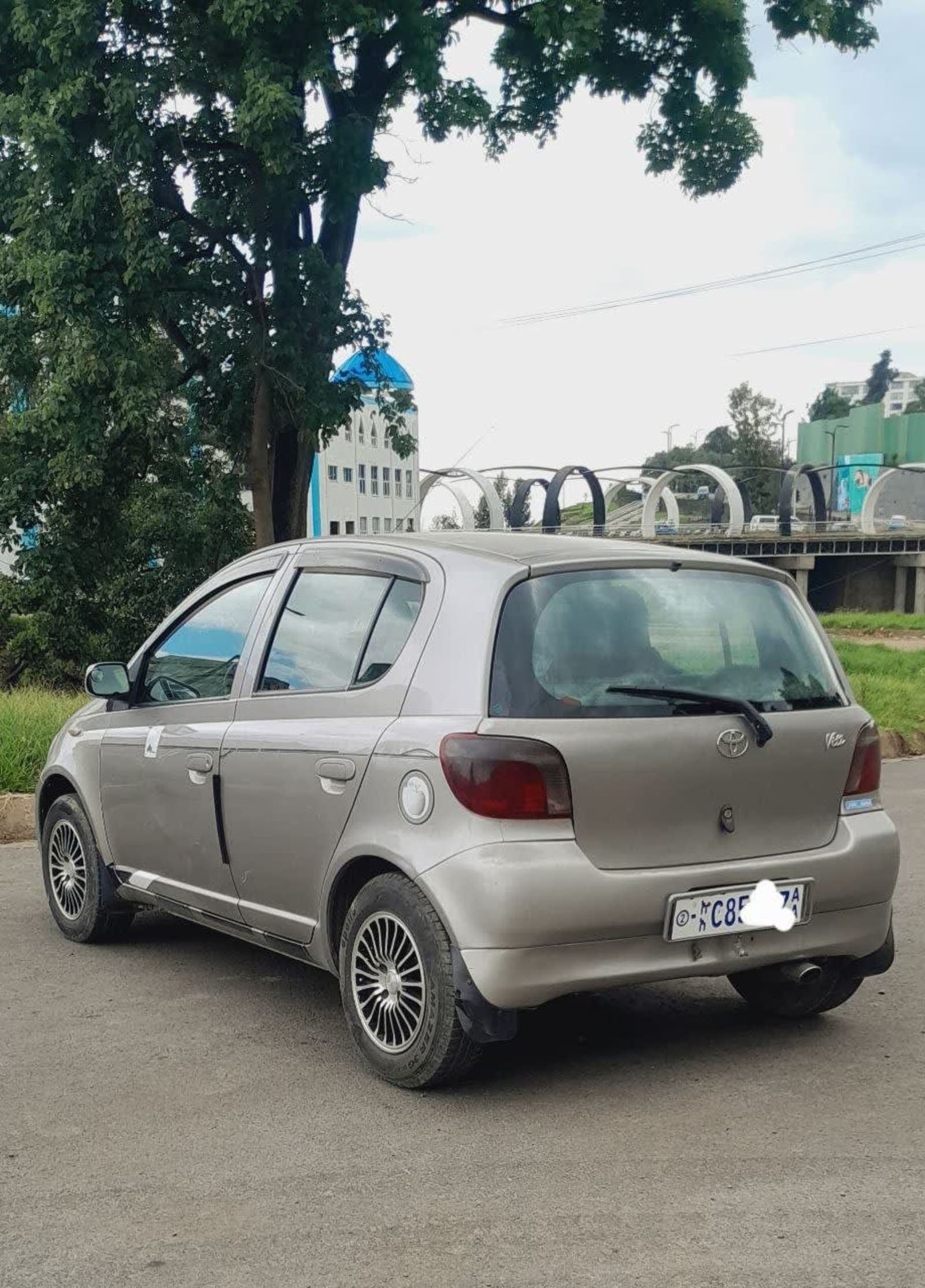 2001 Toyota Vitz — photo 2