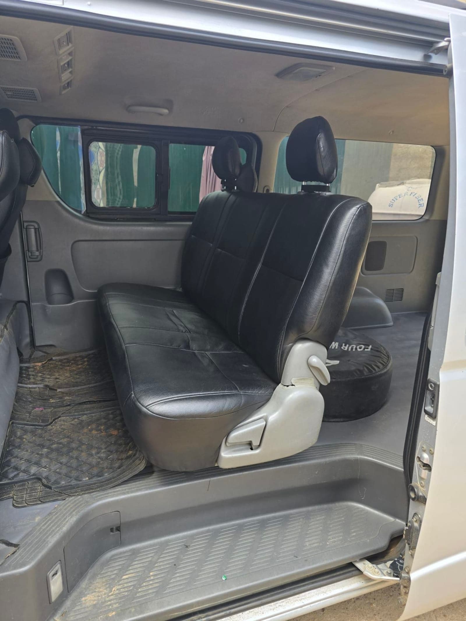 2008 Toyota Hiace — photo 1
