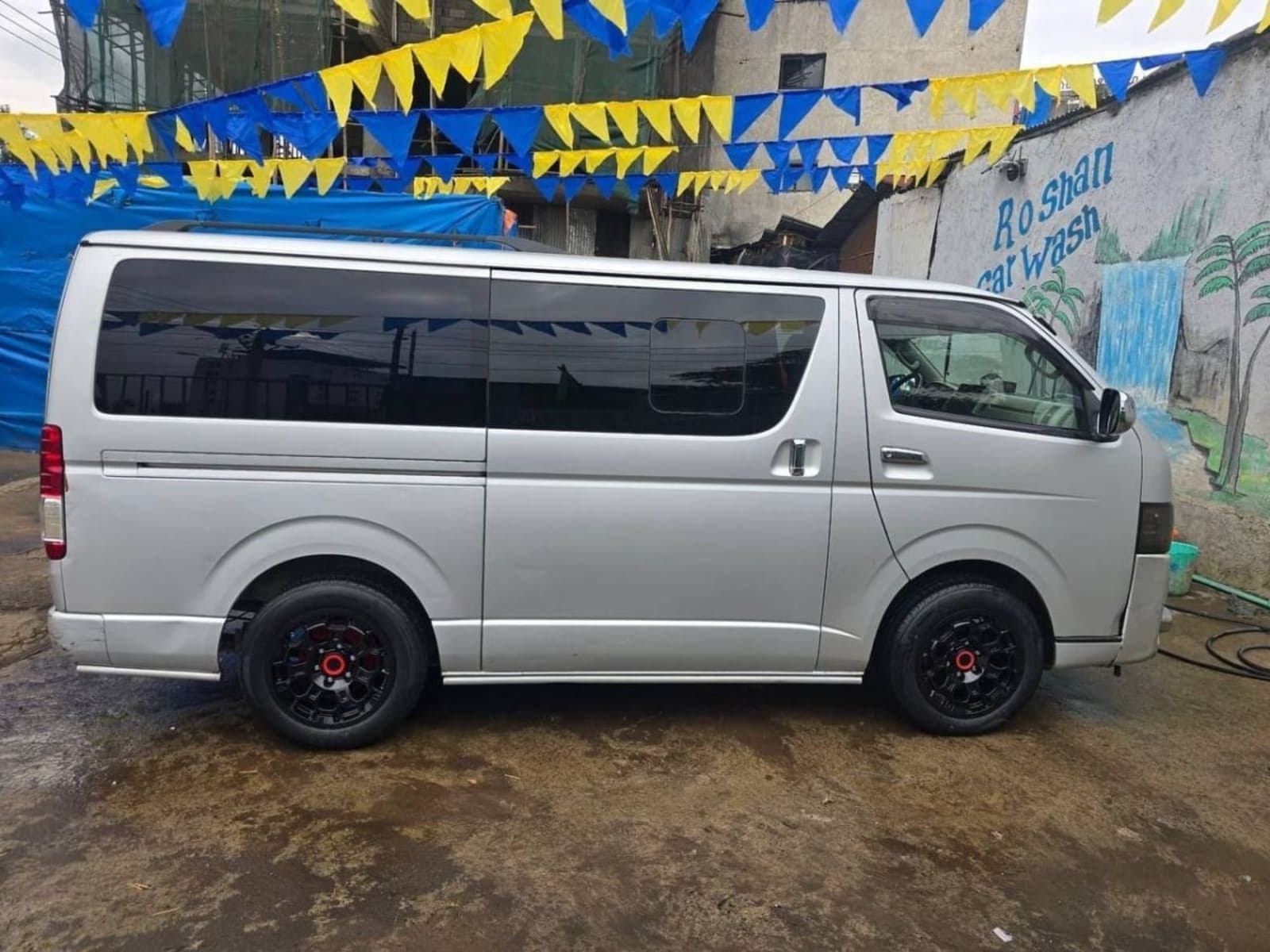 2008 Toyota Hiace — photo 4