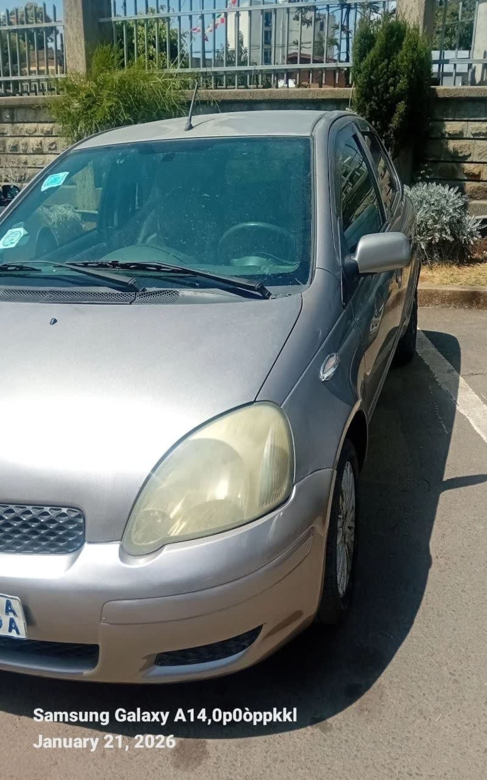 2002 Toyota Vitz โ photo 1