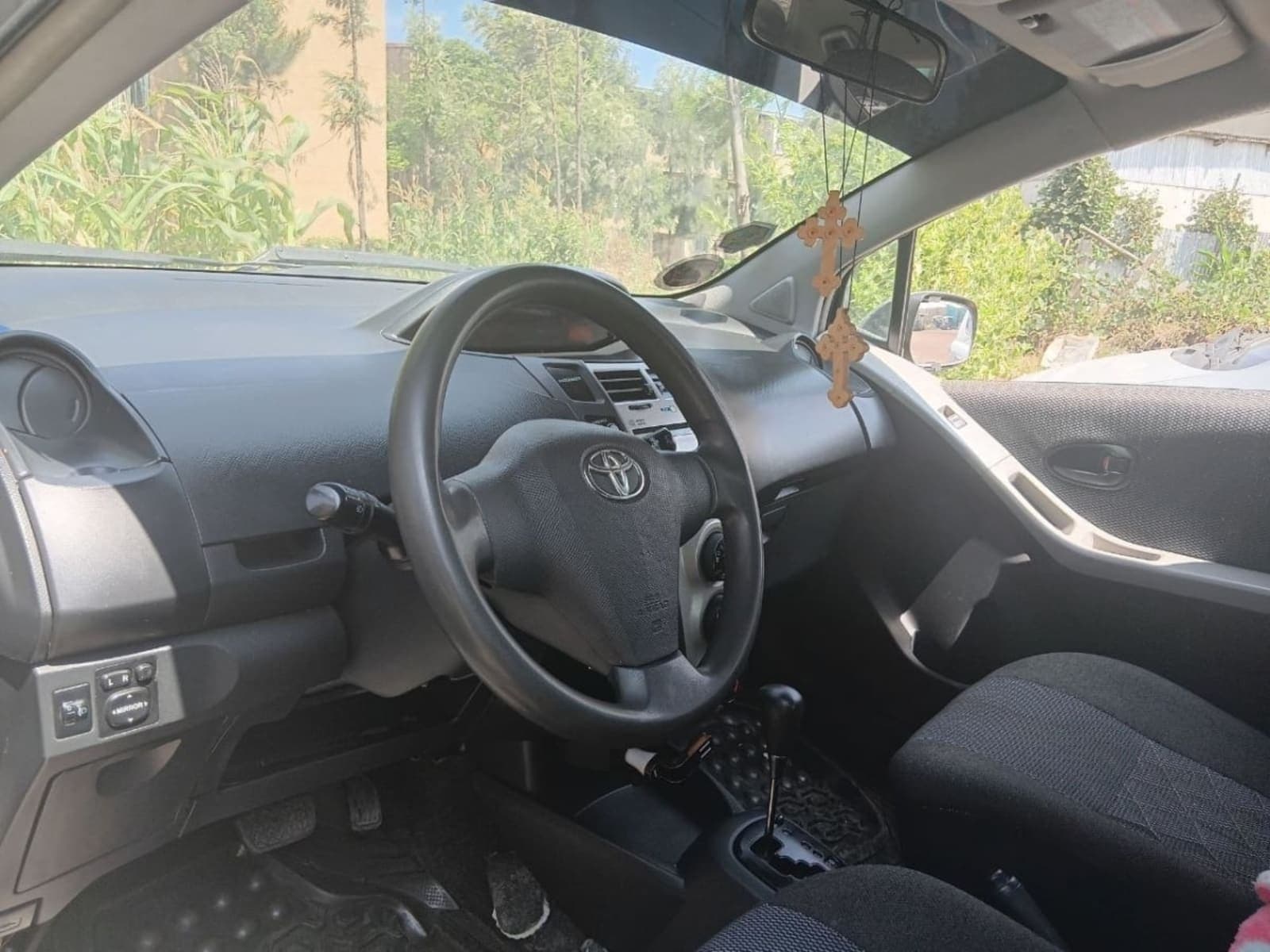 2008 Toyota compact — photo 1