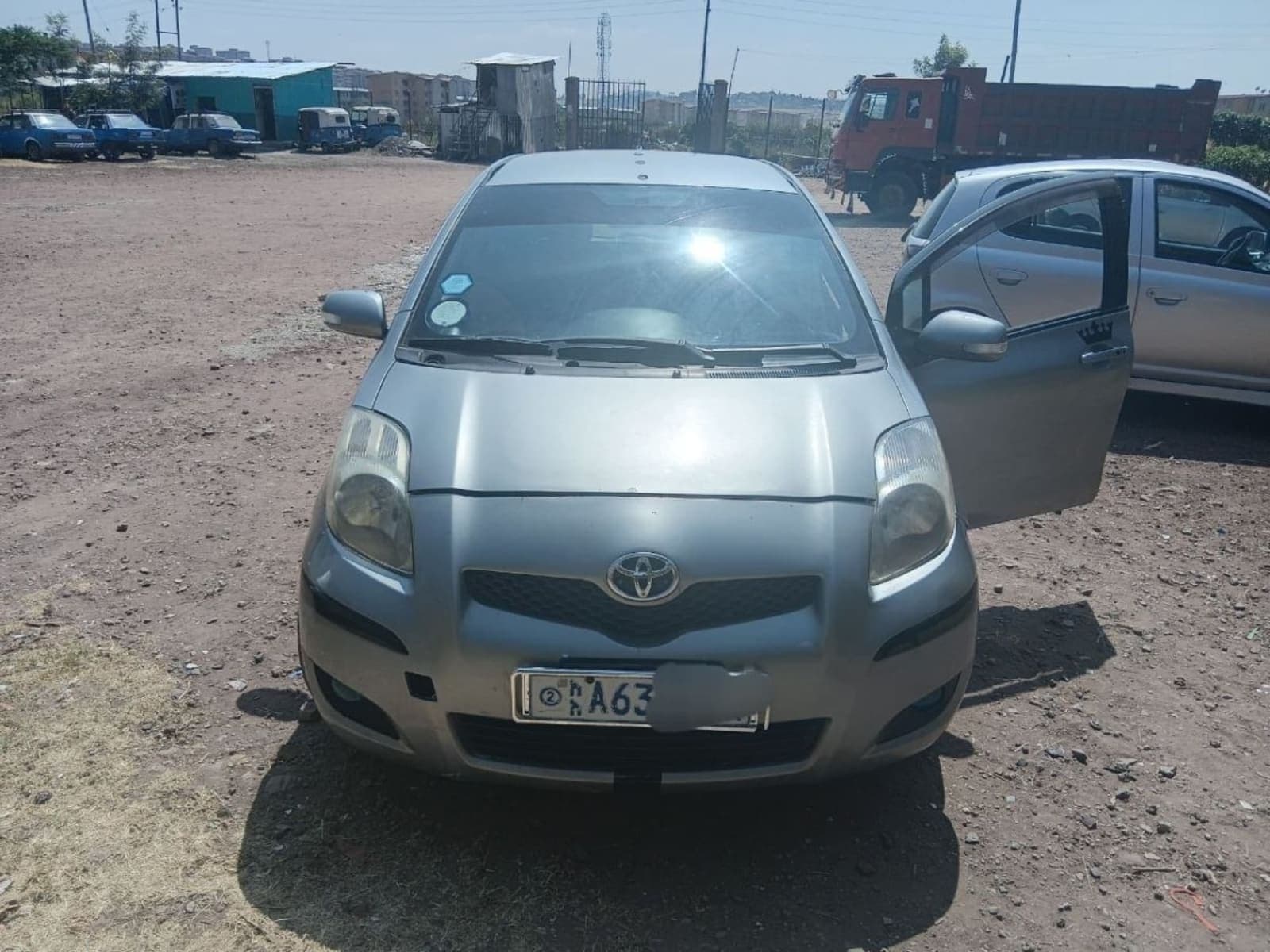 2008 Toyota compact — photo 4
