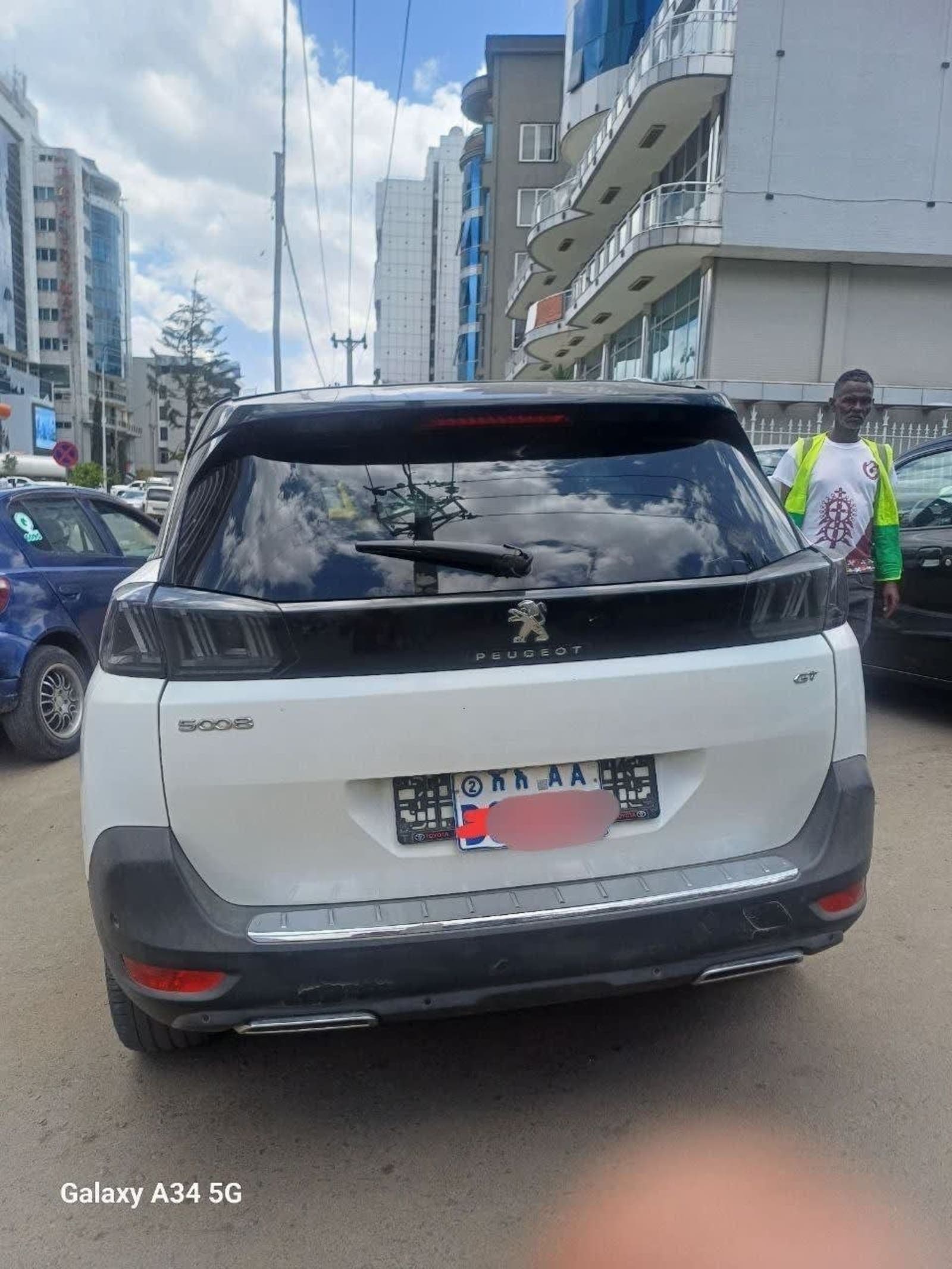 2021 Peugeot 5008 — photo 2