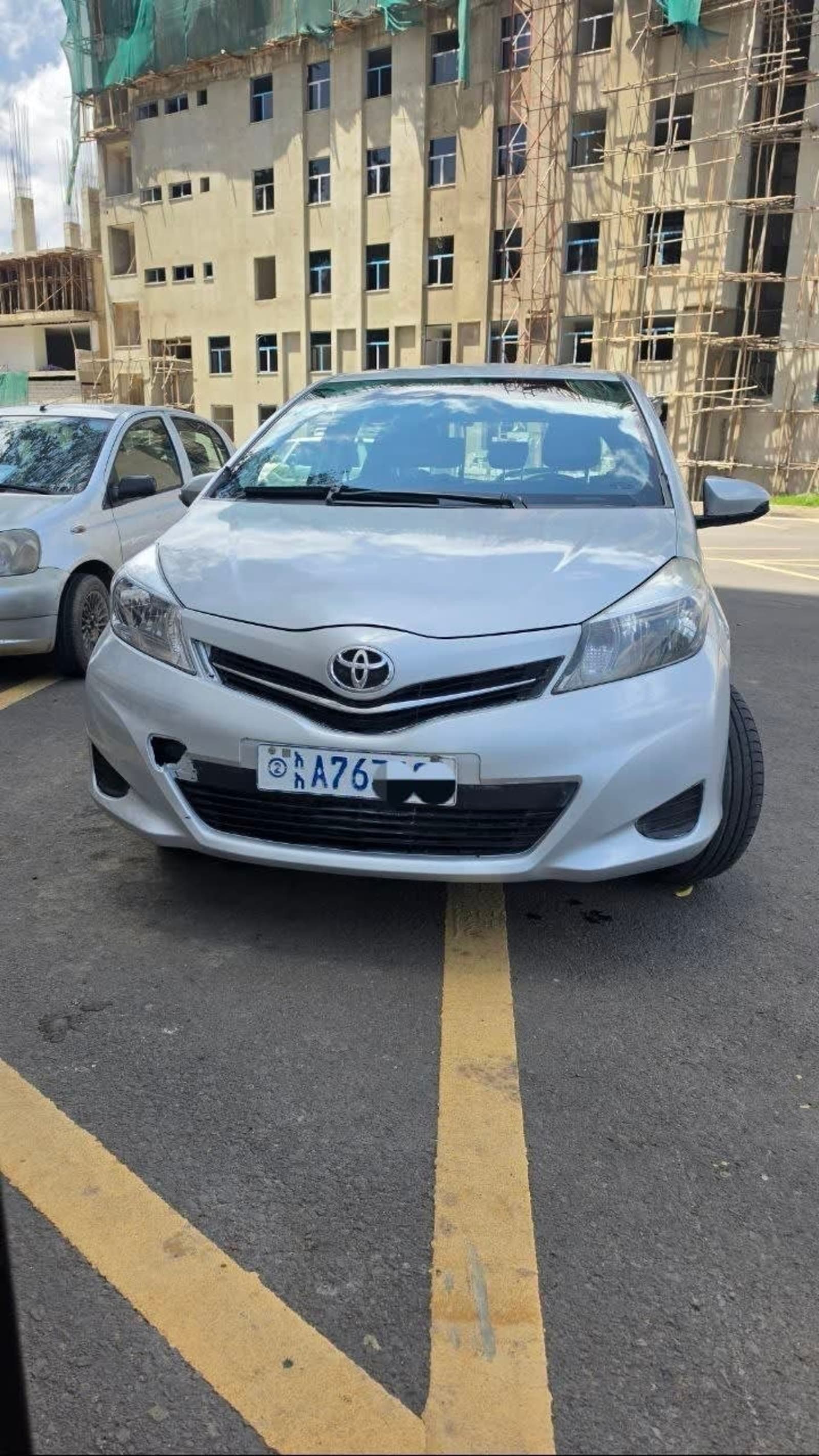 2012 Toyota Yaris Compact — photo 1