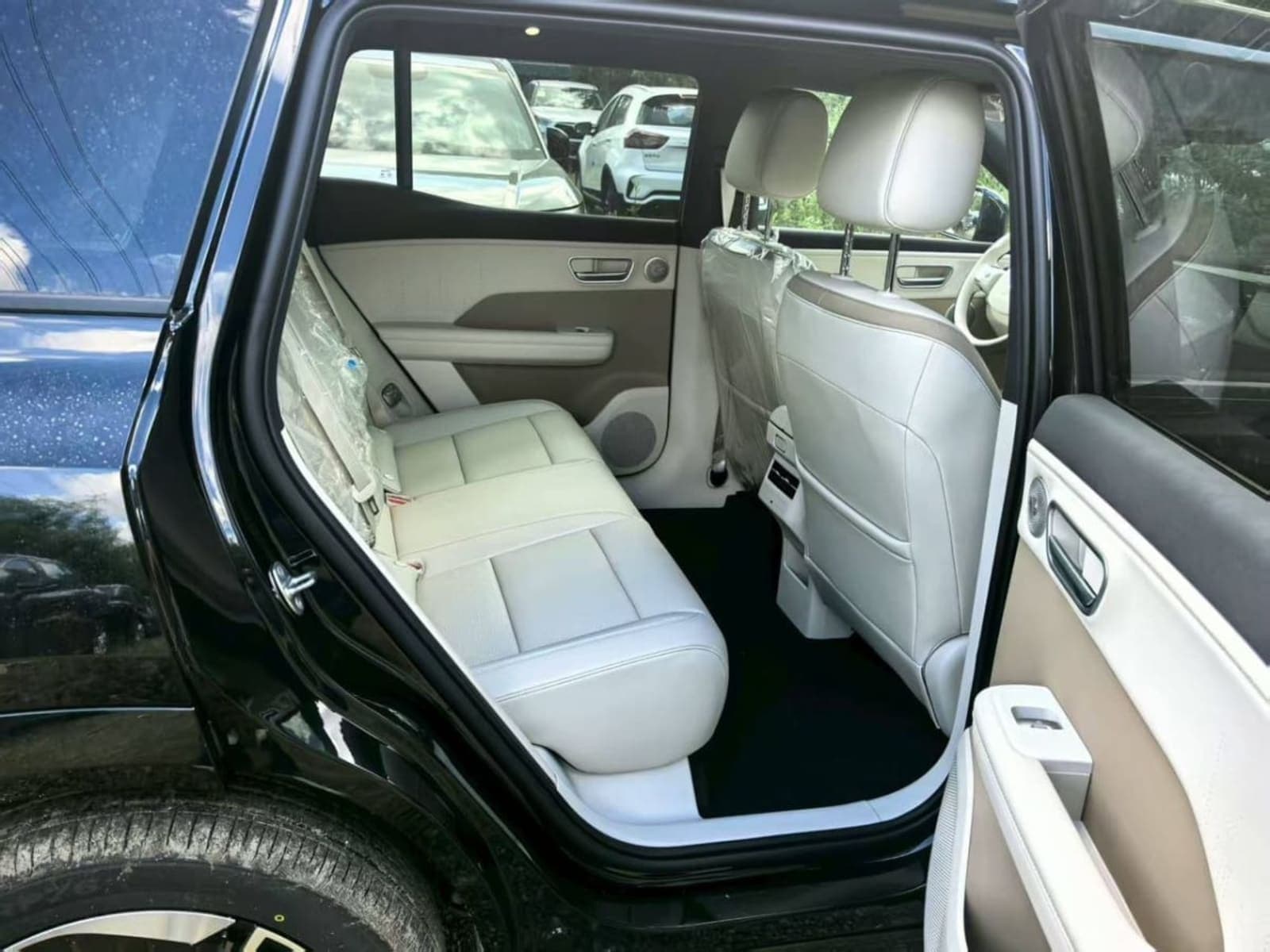 Toyota BZ3X — photo 2