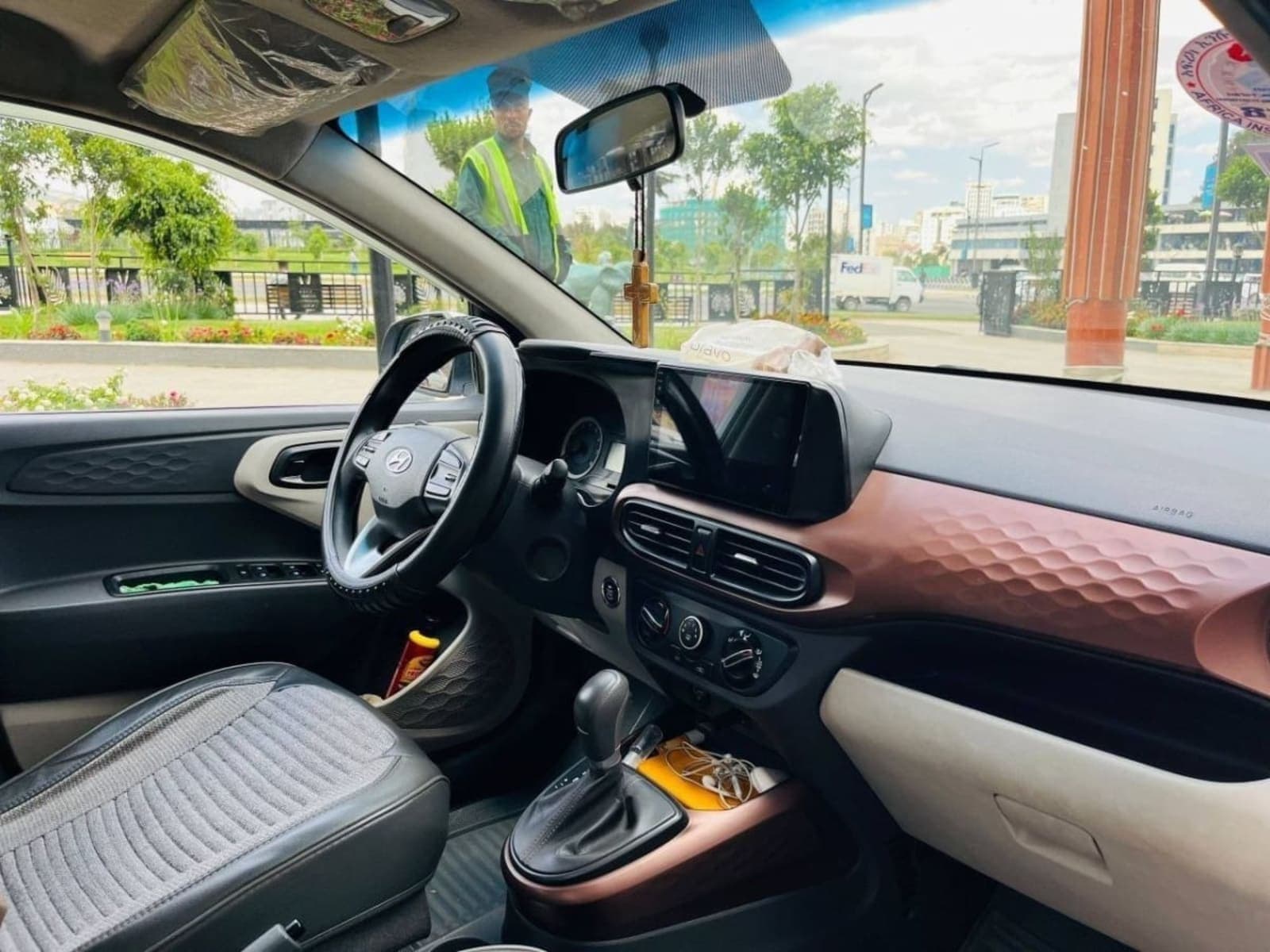 2022 Hyundai Grand i10 — photo 2