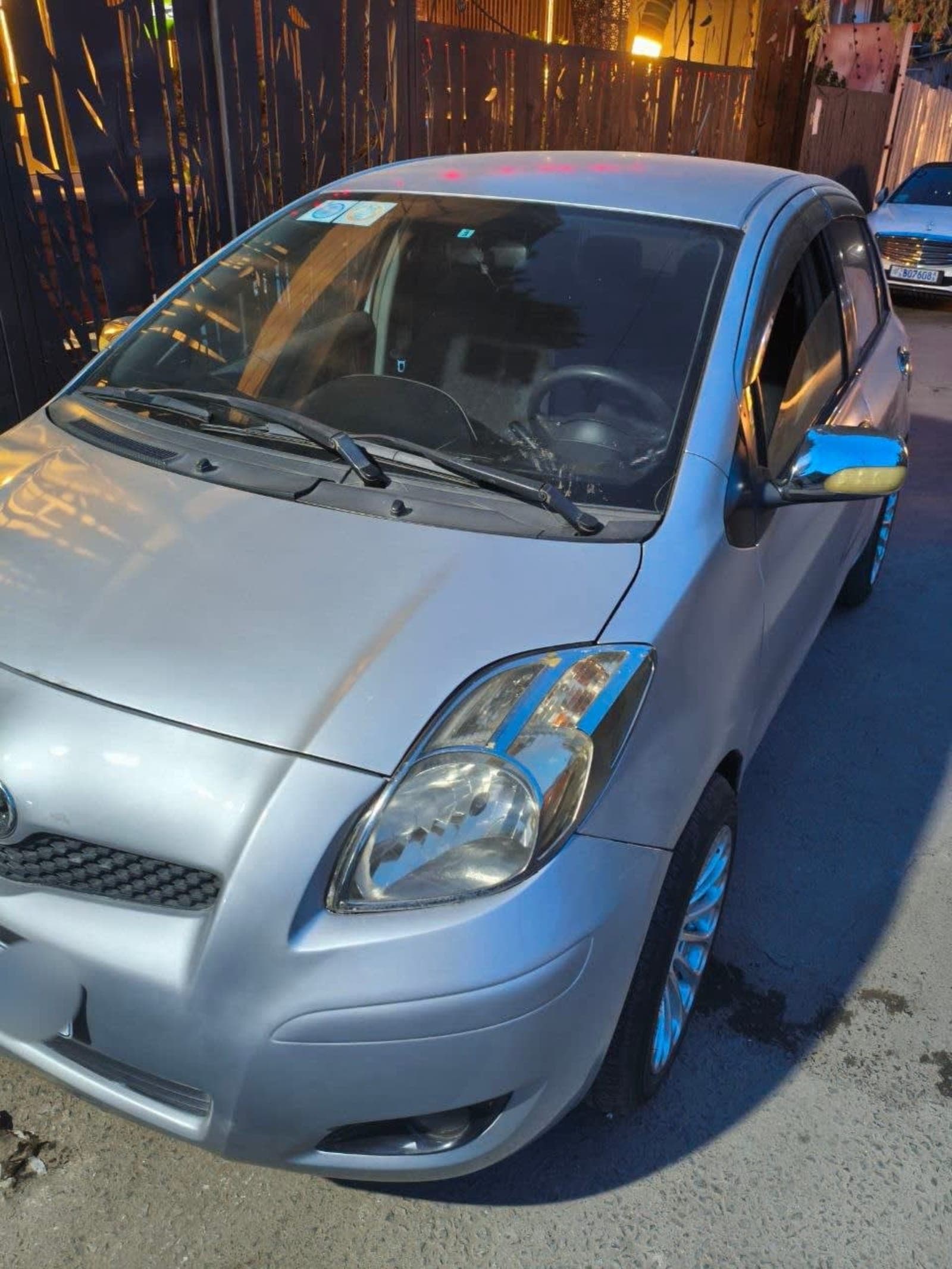 2009 Toyota Compact Yaris — photo 1