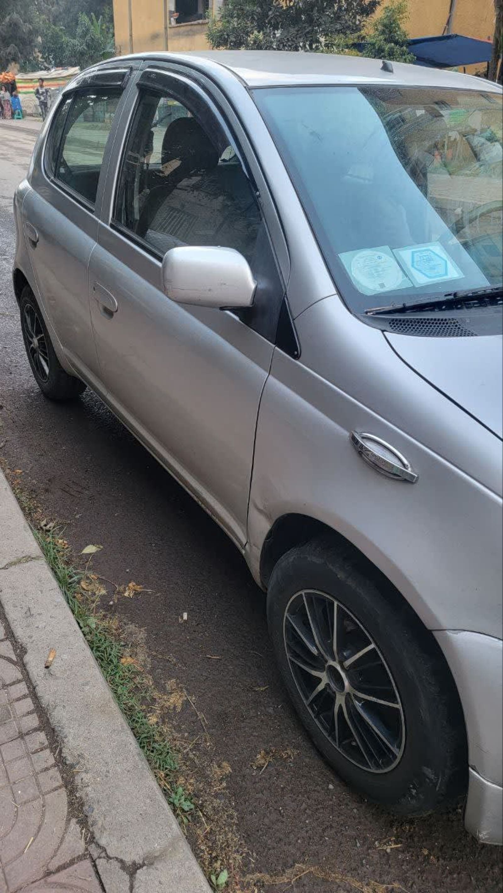 2001 TOYOTA VITZ — photo 3