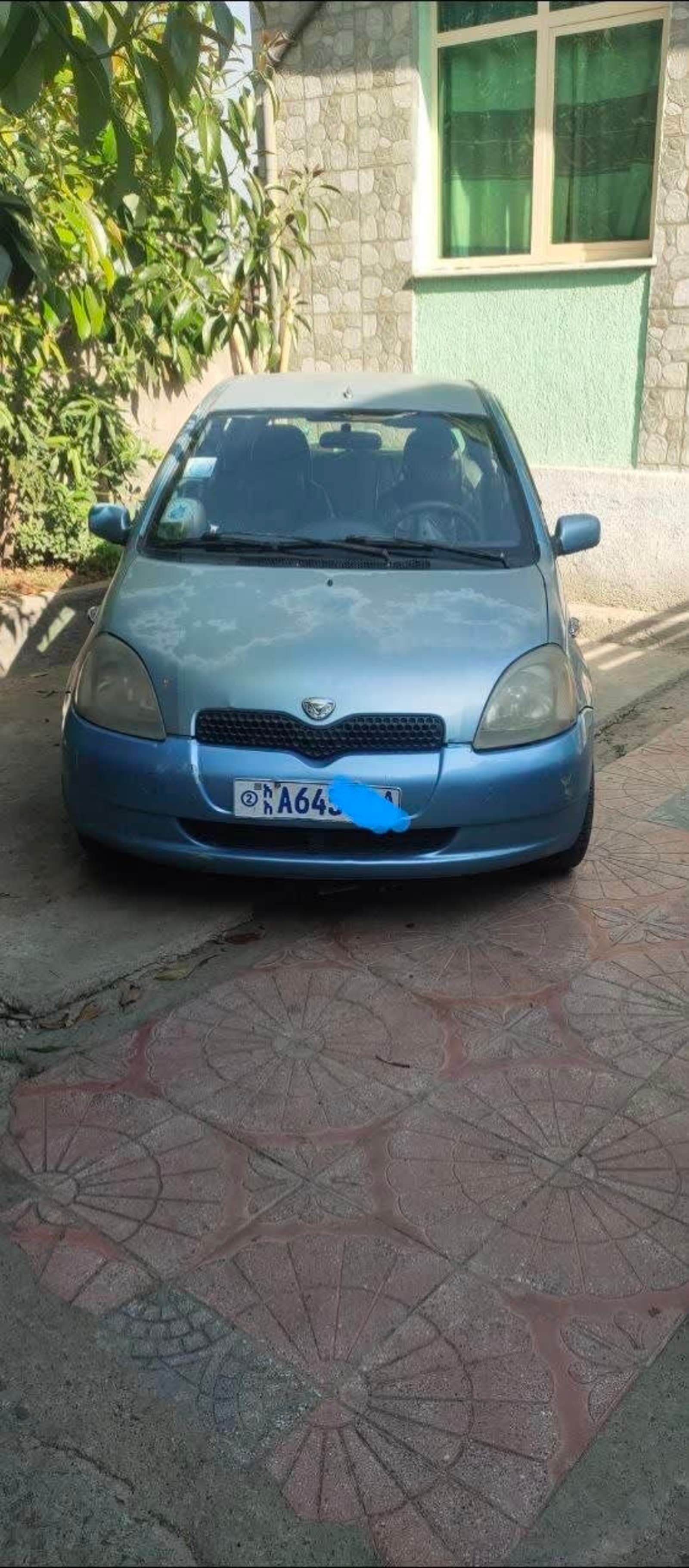 2001 Toyota Vitz — photo 1