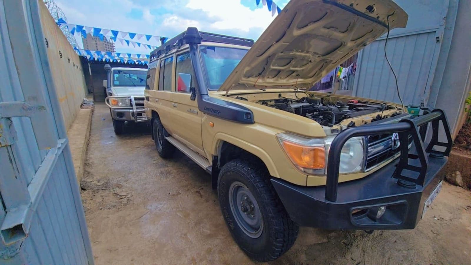 2013 Toyota Land Cruiser Mark ll โ photo 2