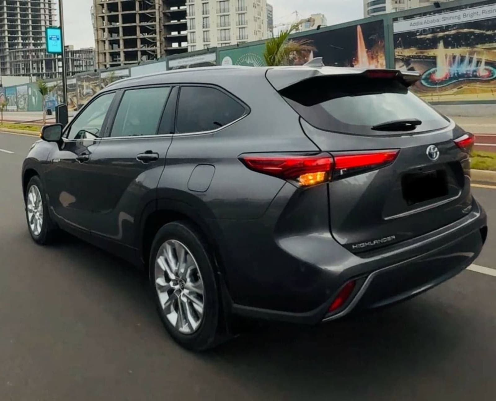 2024 Toyota Highlander — photo 1