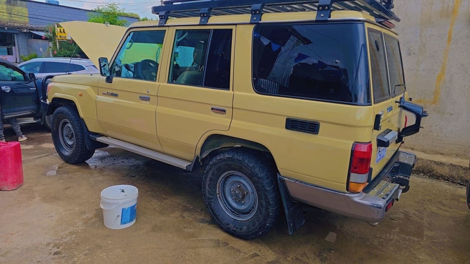 2013 Toyota Land Cruiser Mark ll โ photo 3