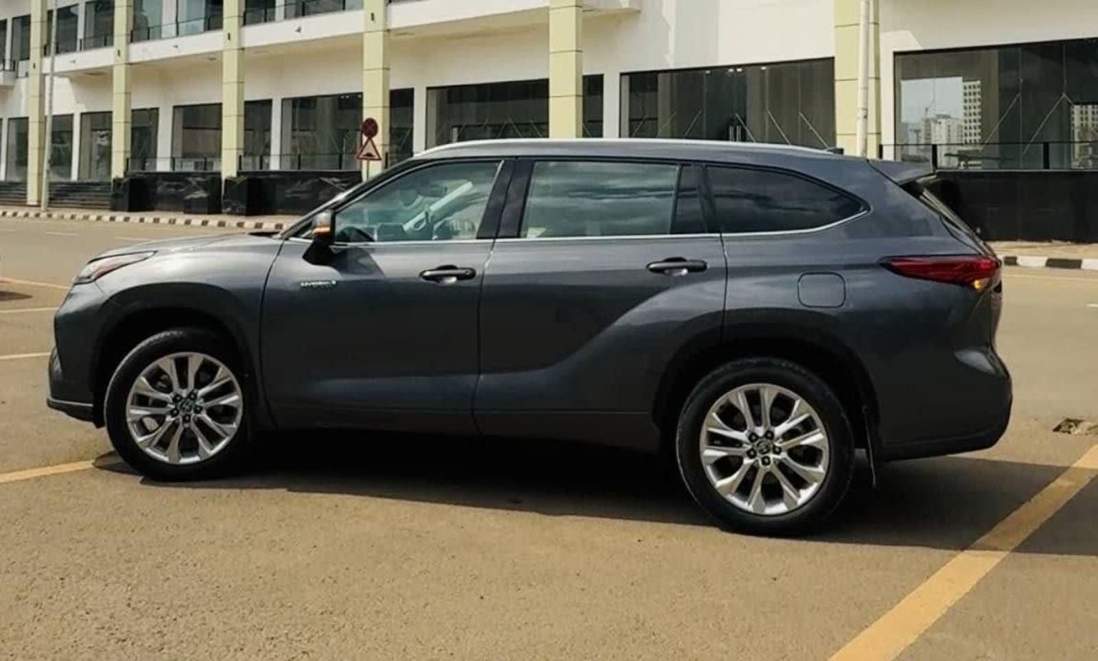 2024 Toyota Highlander — photo 6