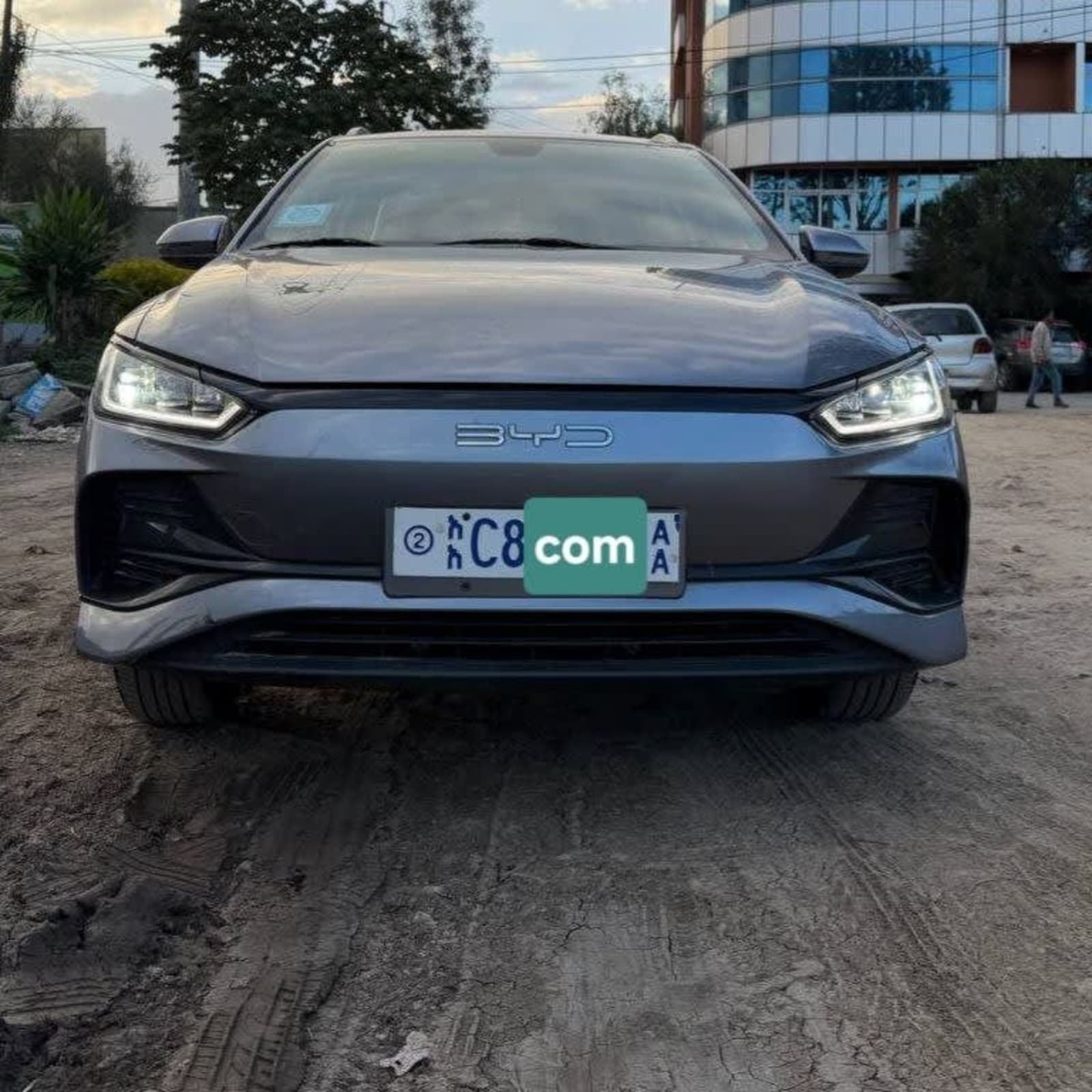 2025 BYD E2 — photo 3