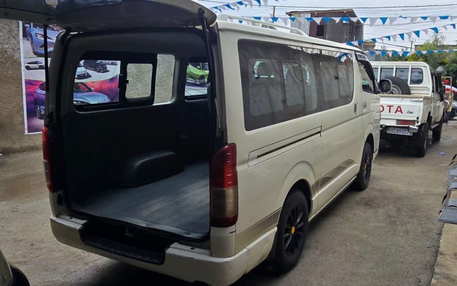 2007 Toyota Hiace Abadulla — photo 2