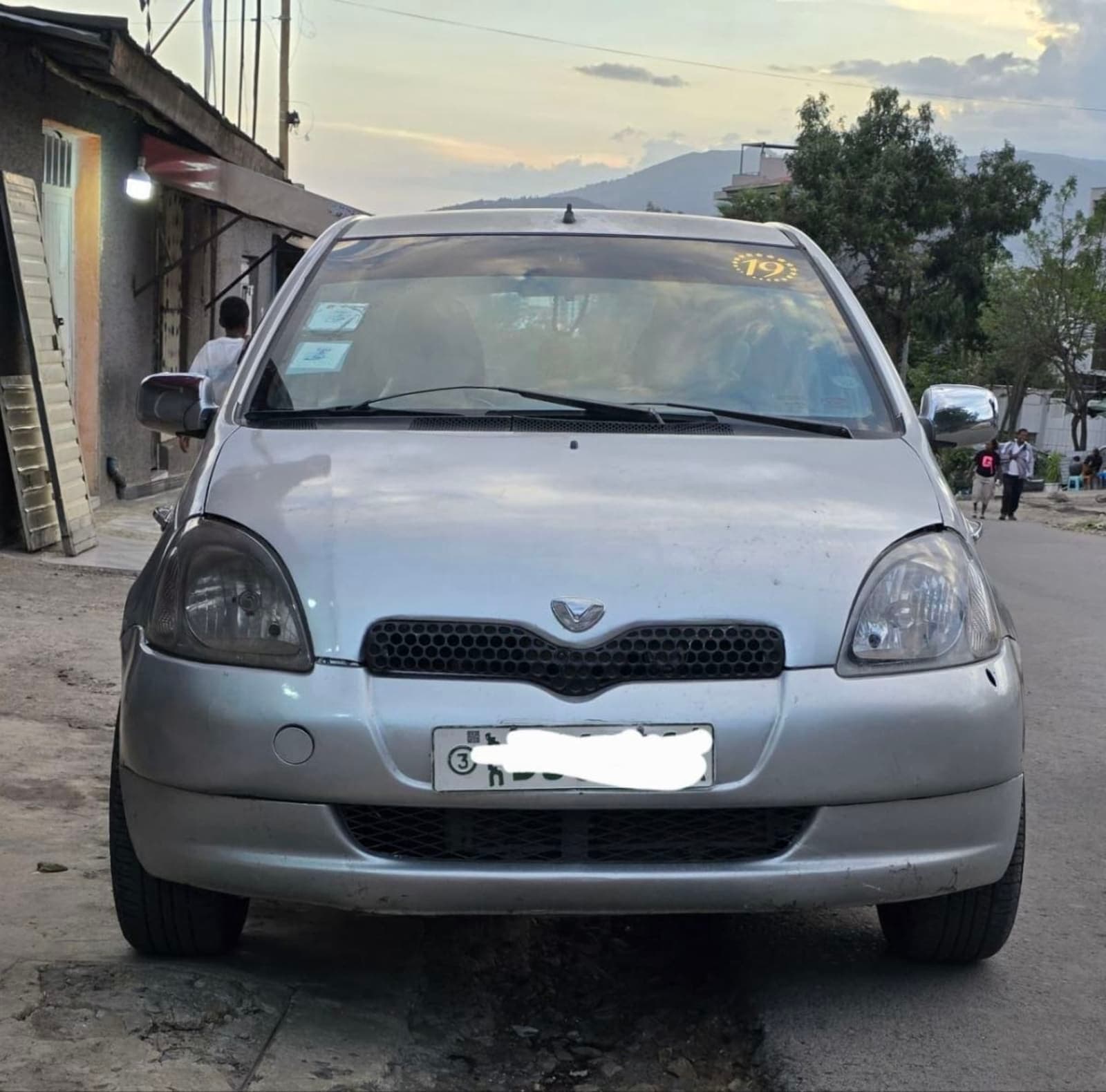 2001 Toyota Vitz — photo 4