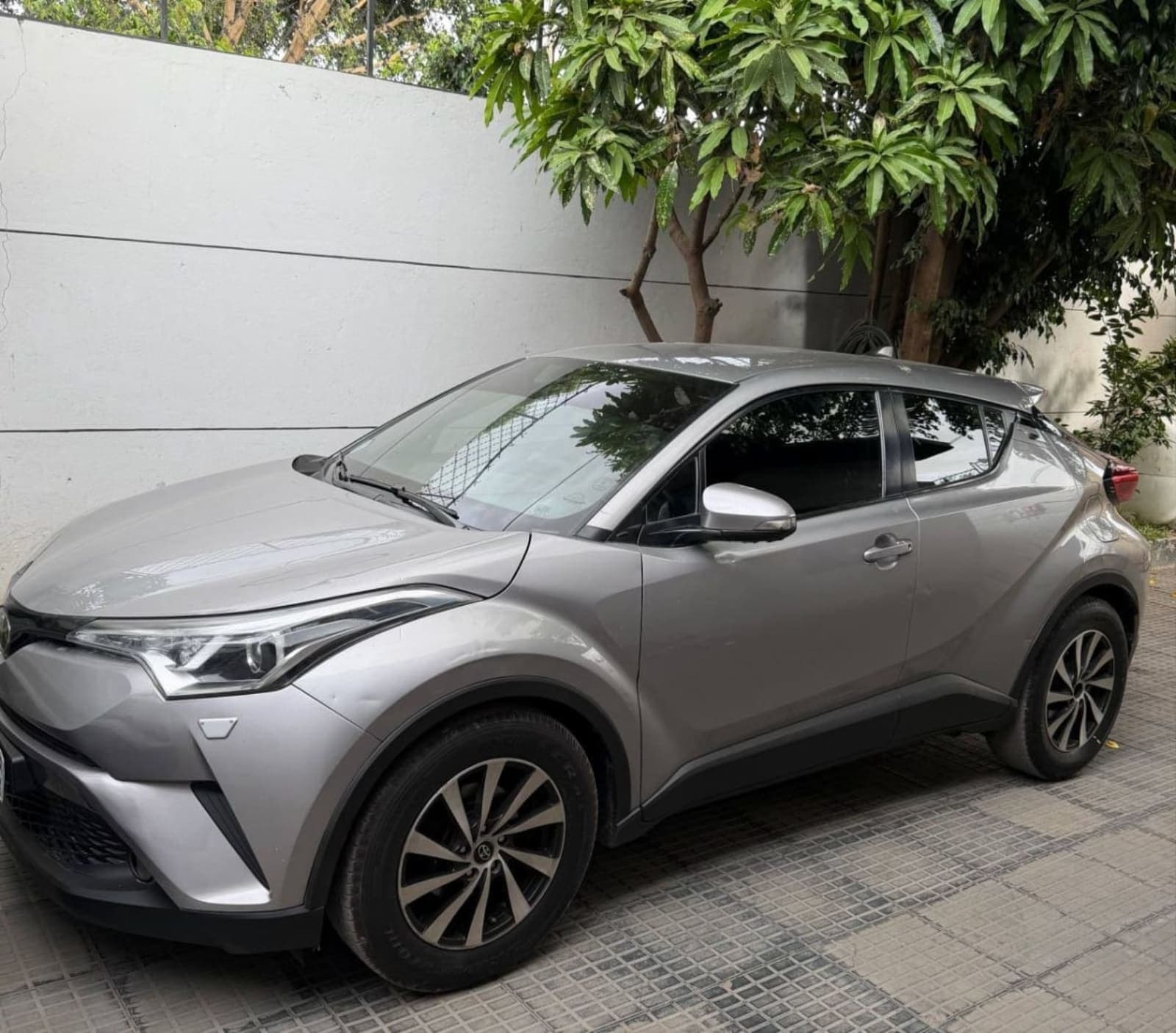 2017 TOYOTA CHR โ photo 2