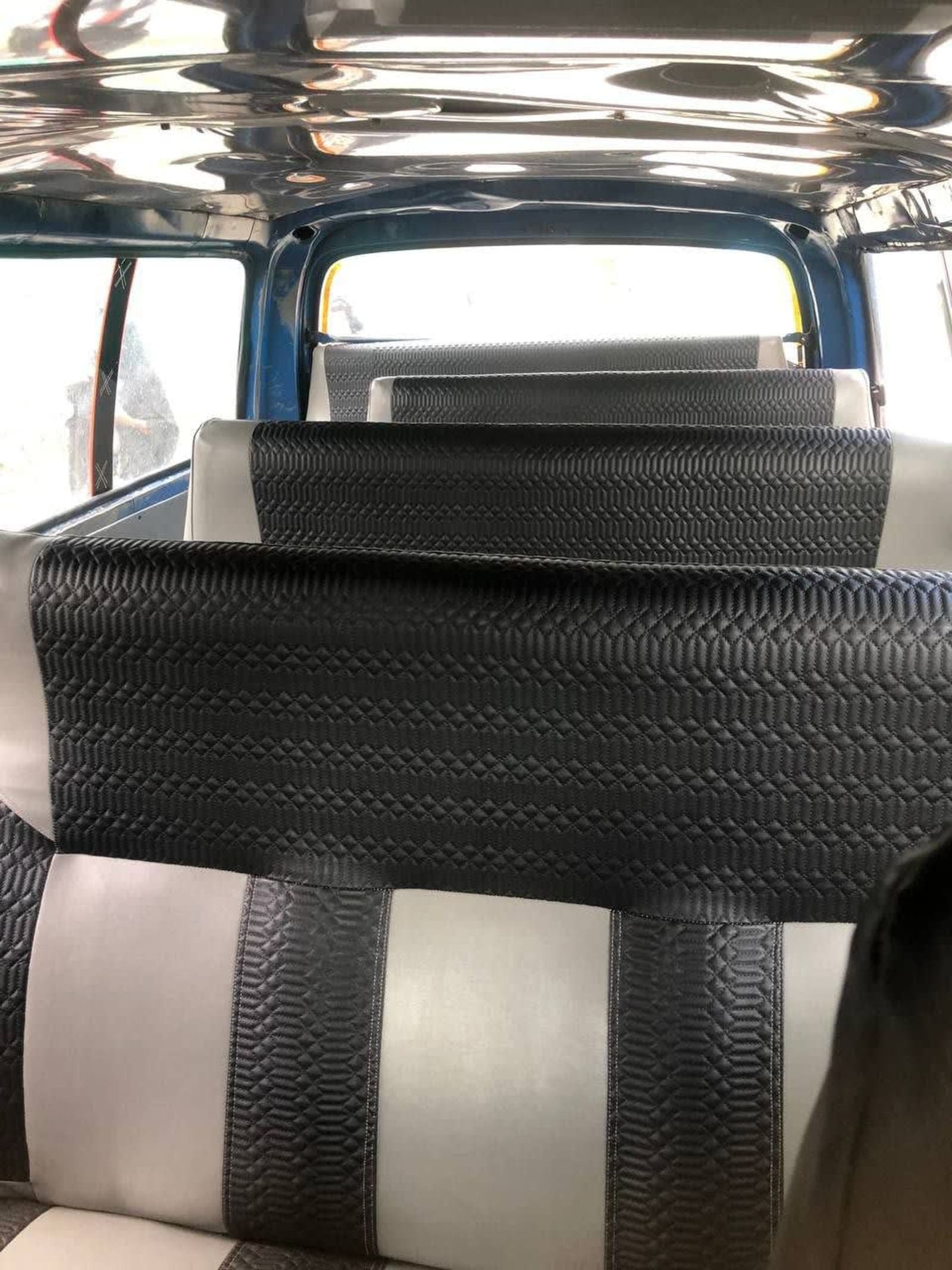 2000 Toyota HiAce Dolfin — photo 5