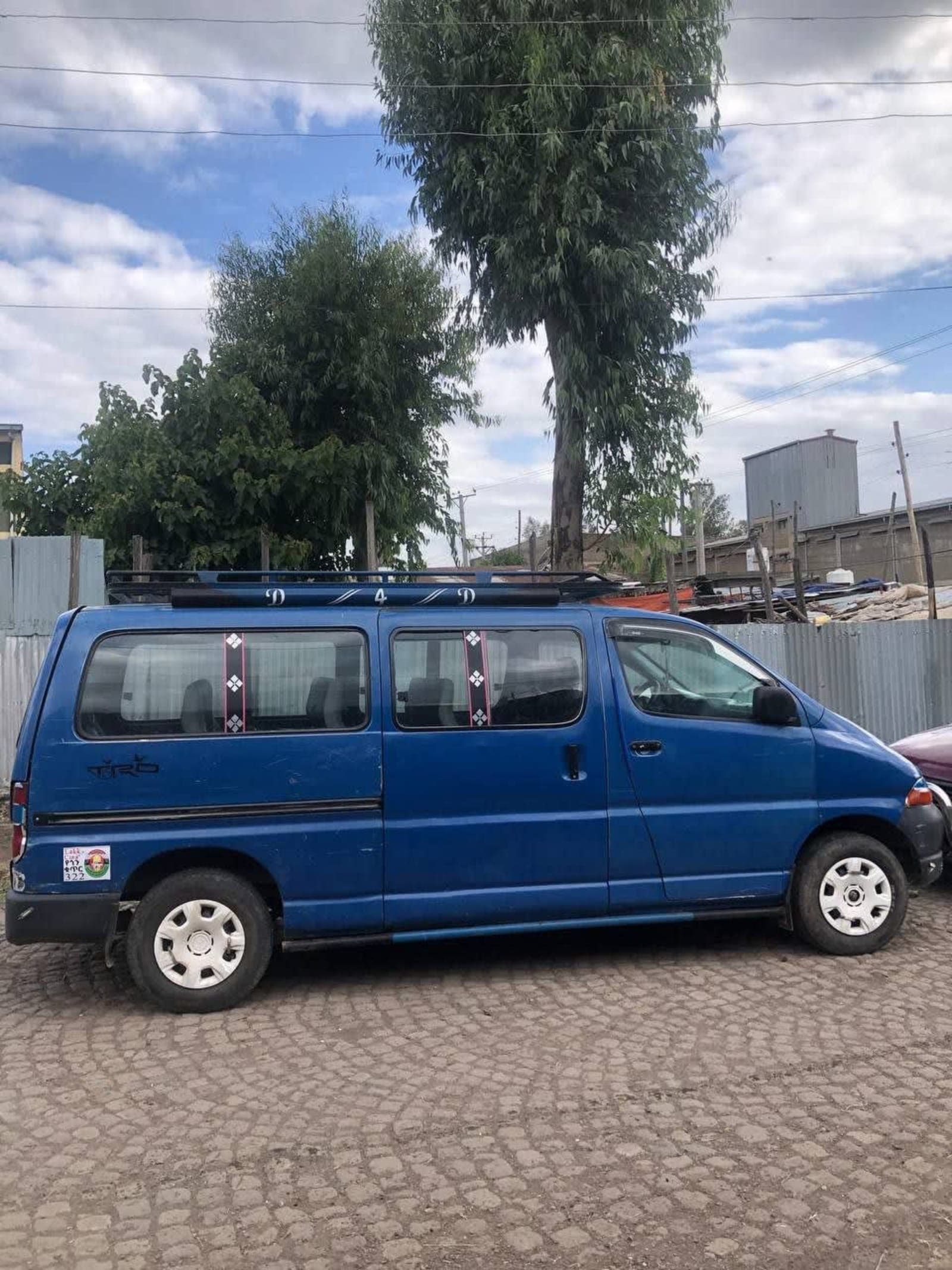 2000 Toyota HiAce Dolfin — photo 6