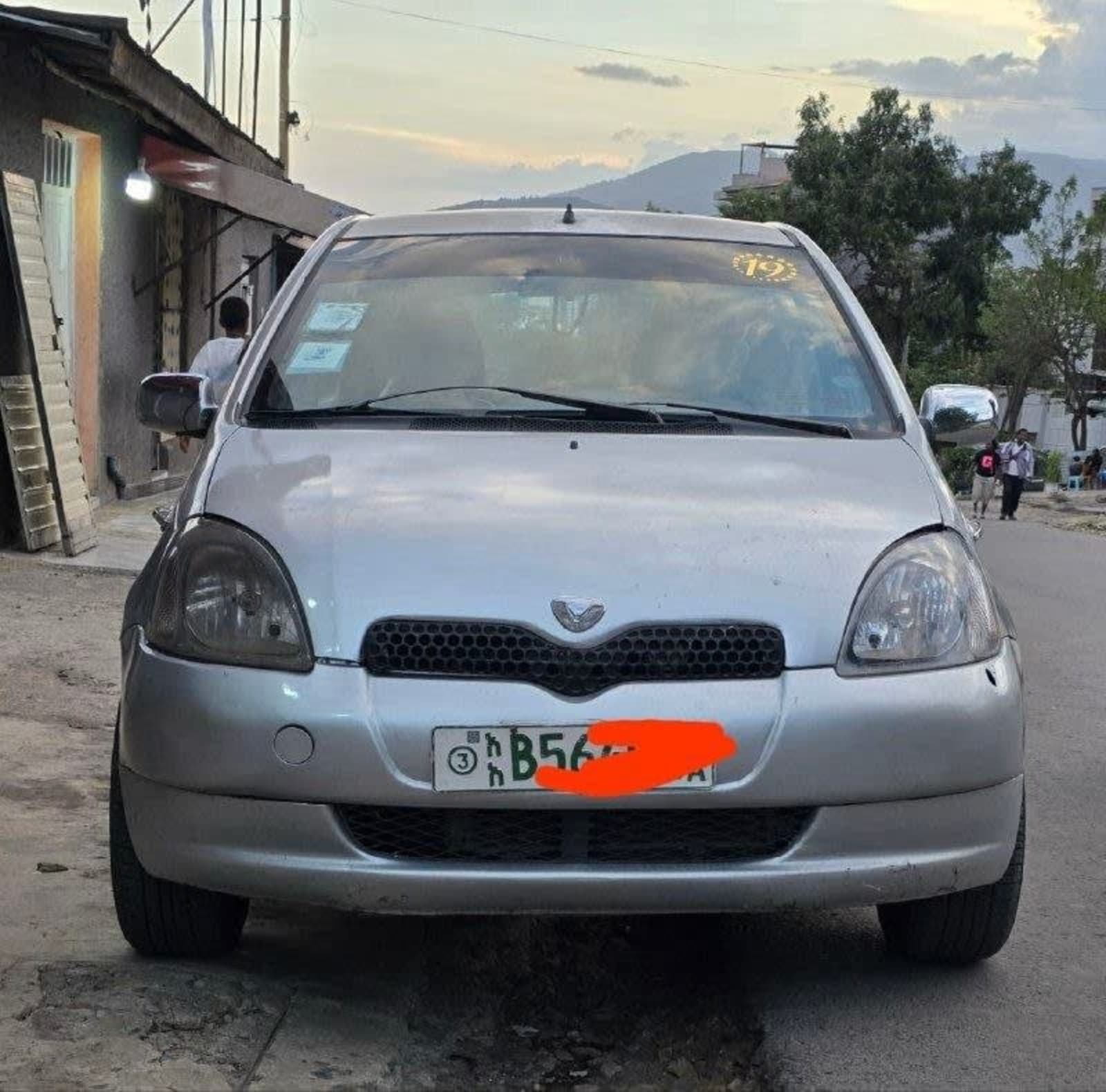 2001 Toyota Vitz — photo 6