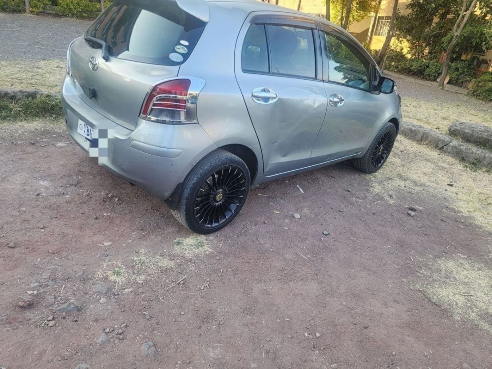 2010 Toyota Yaris Compact — photo 3