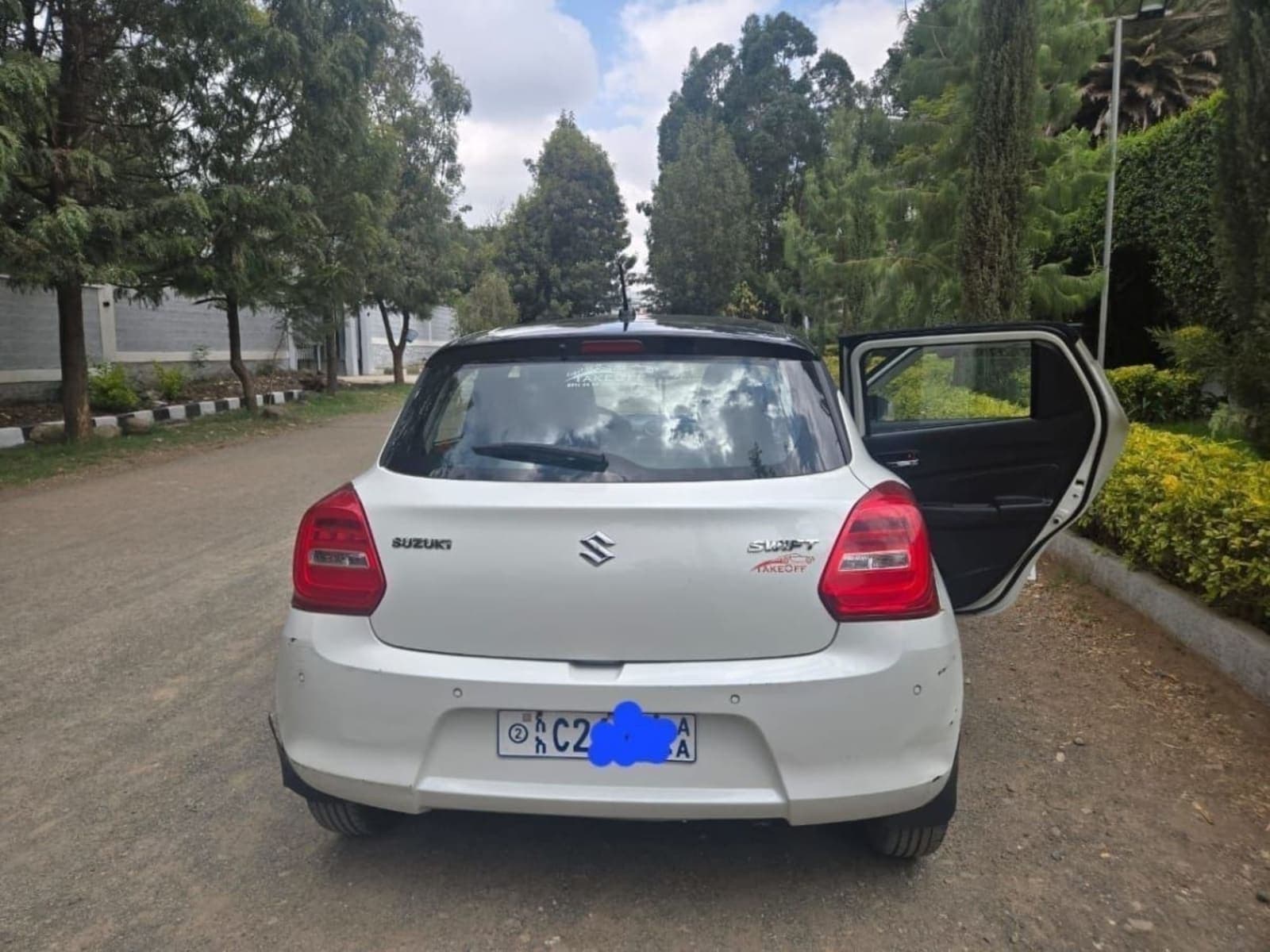 2022 Suzuki Swift — photo 1