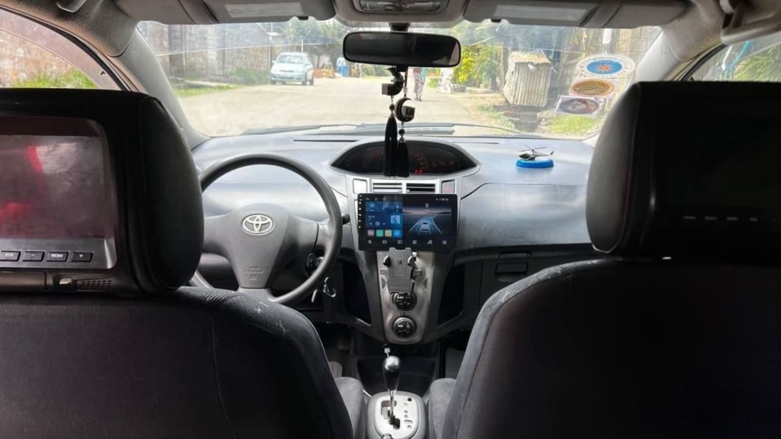 2010 Toyota Compact Yaris — photo 1